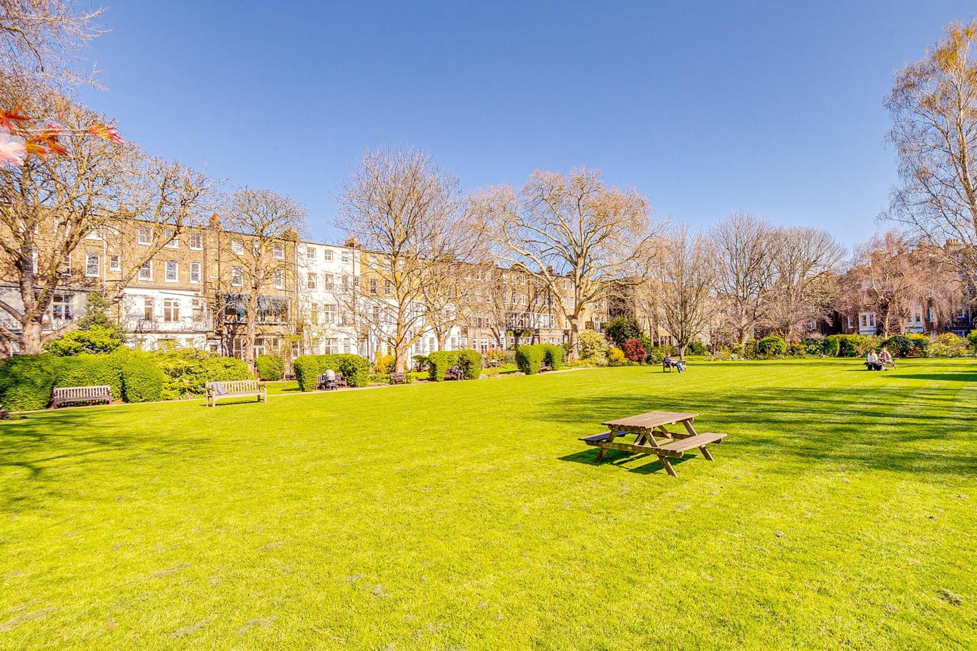 For Explorers - 3 Min Walk To Station Apartamento Londres