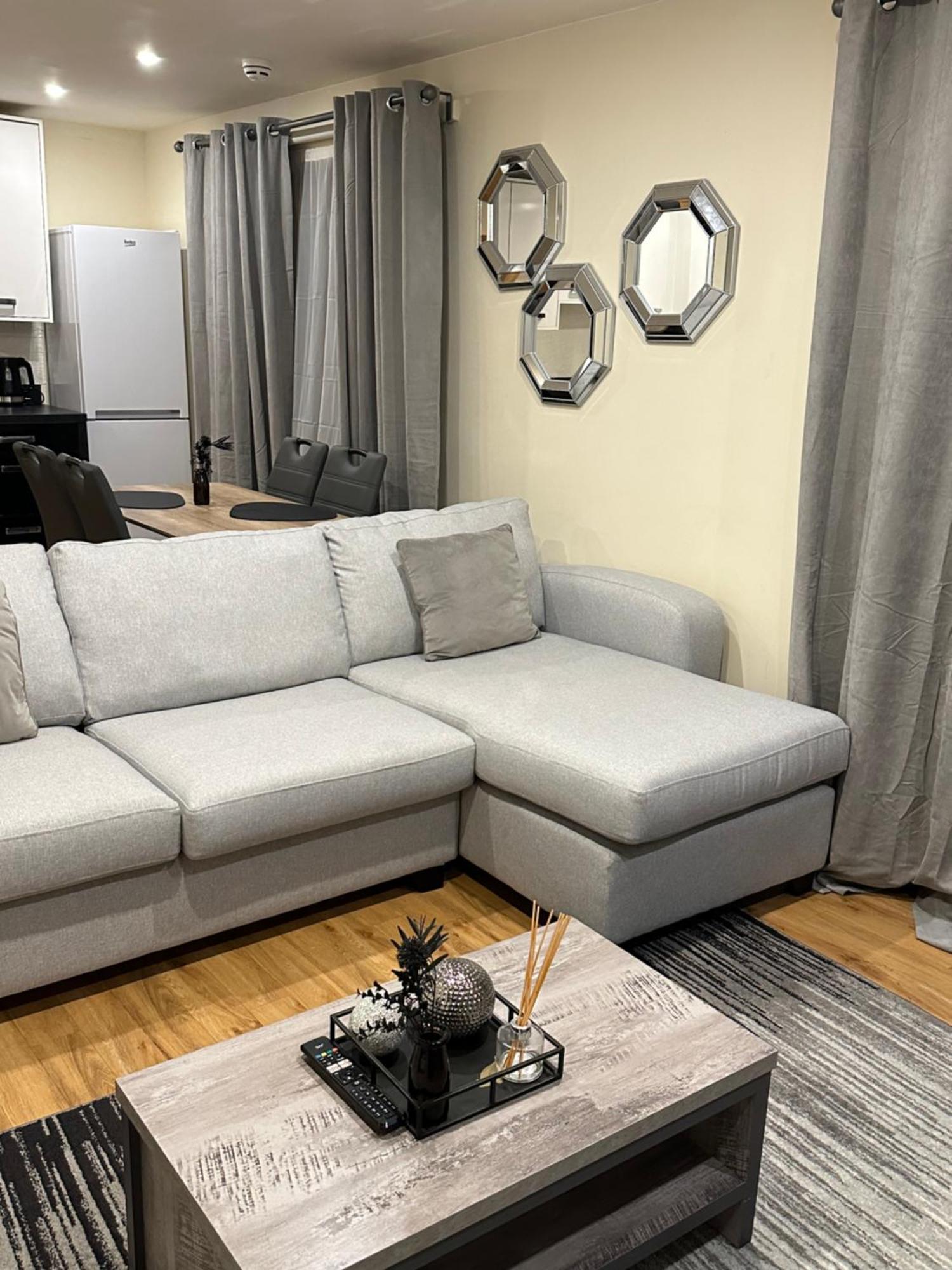 Glamorous Two Bed Flat Apartment