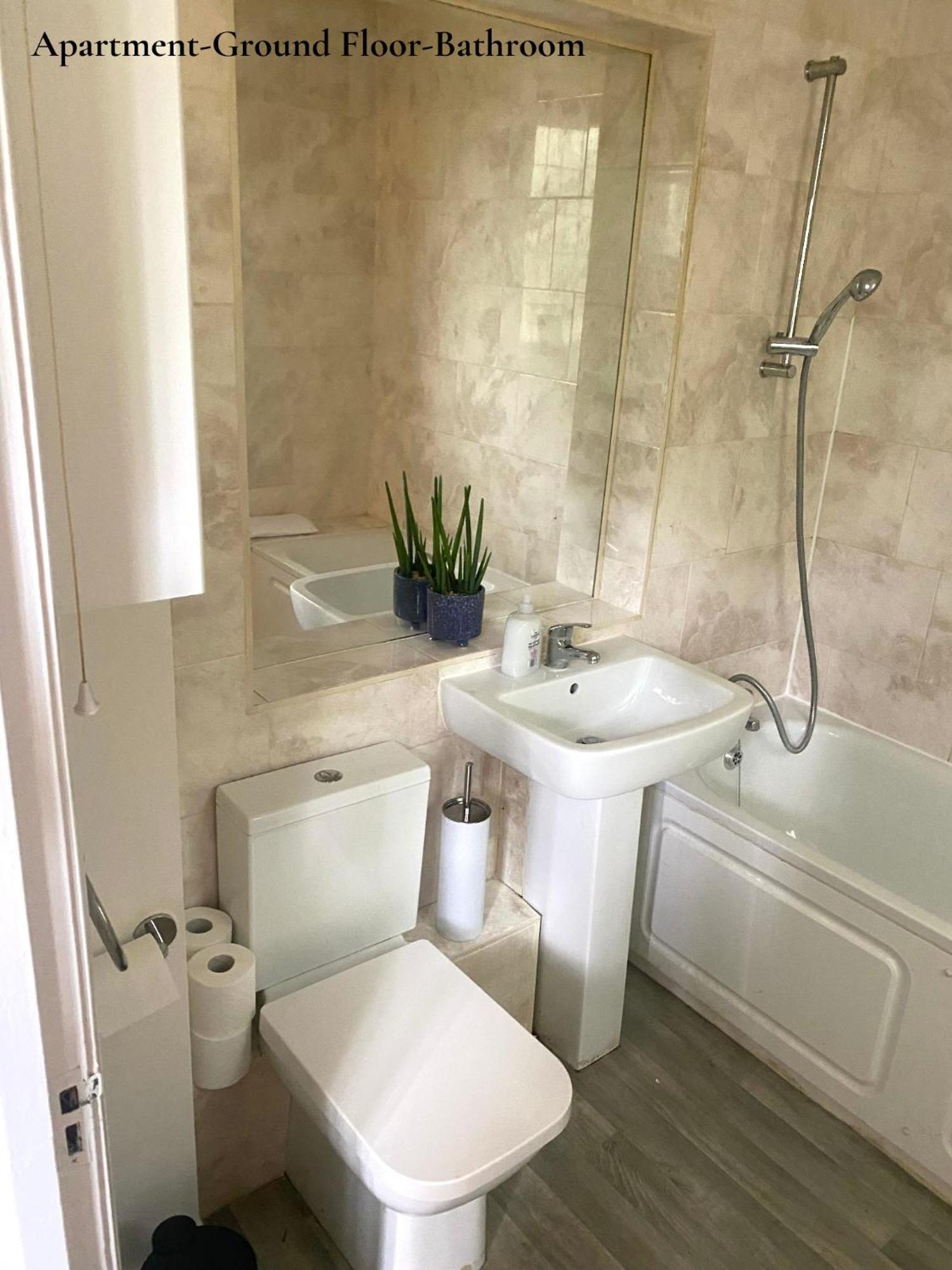 Cosy Near Hampstead Heath With Free On-site Parking & Private Gardens, Golders Green Apartamento