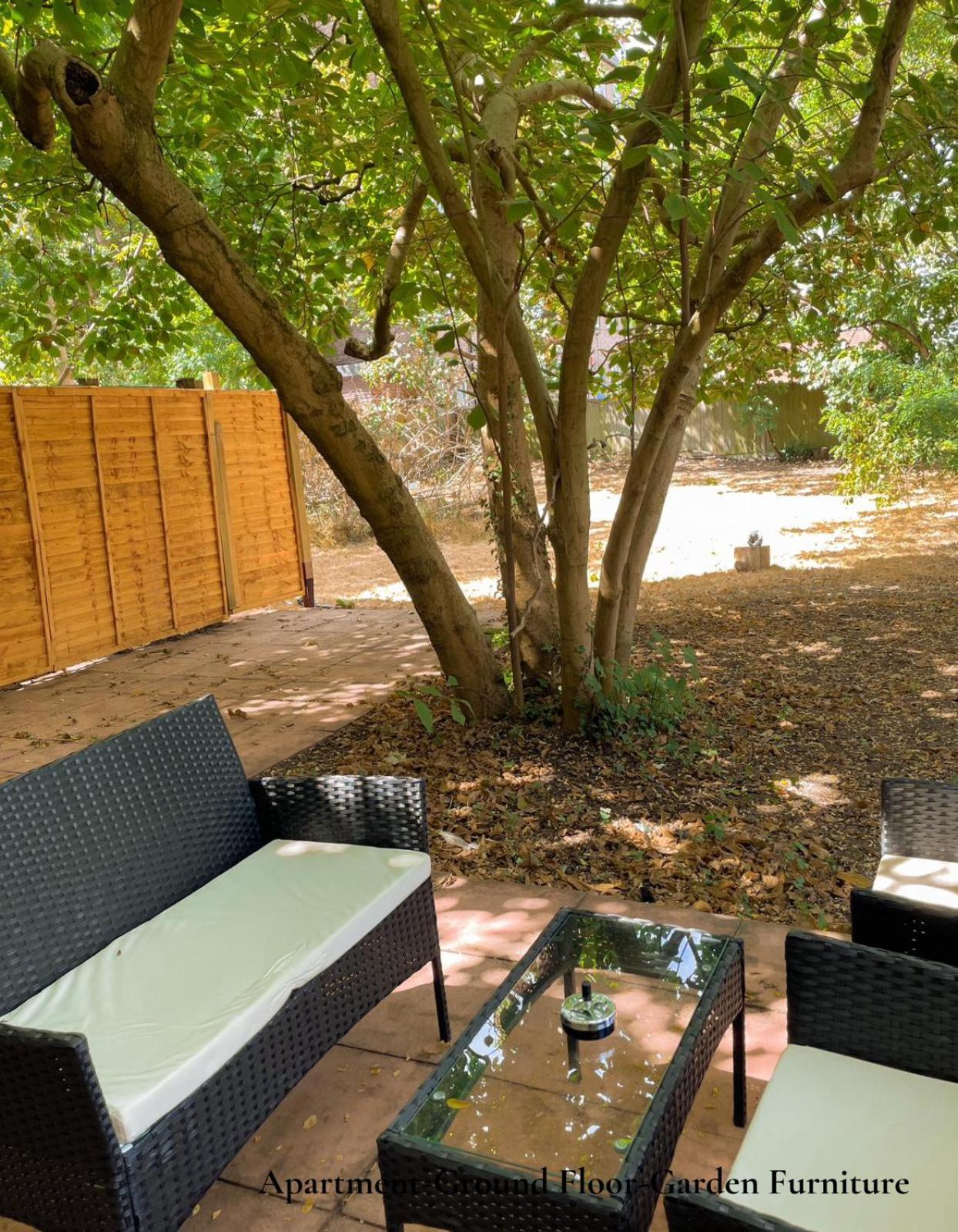 Cosy Near Hampstead Heath With Free On-site Parking & Private Gardens, Golders Green Londres