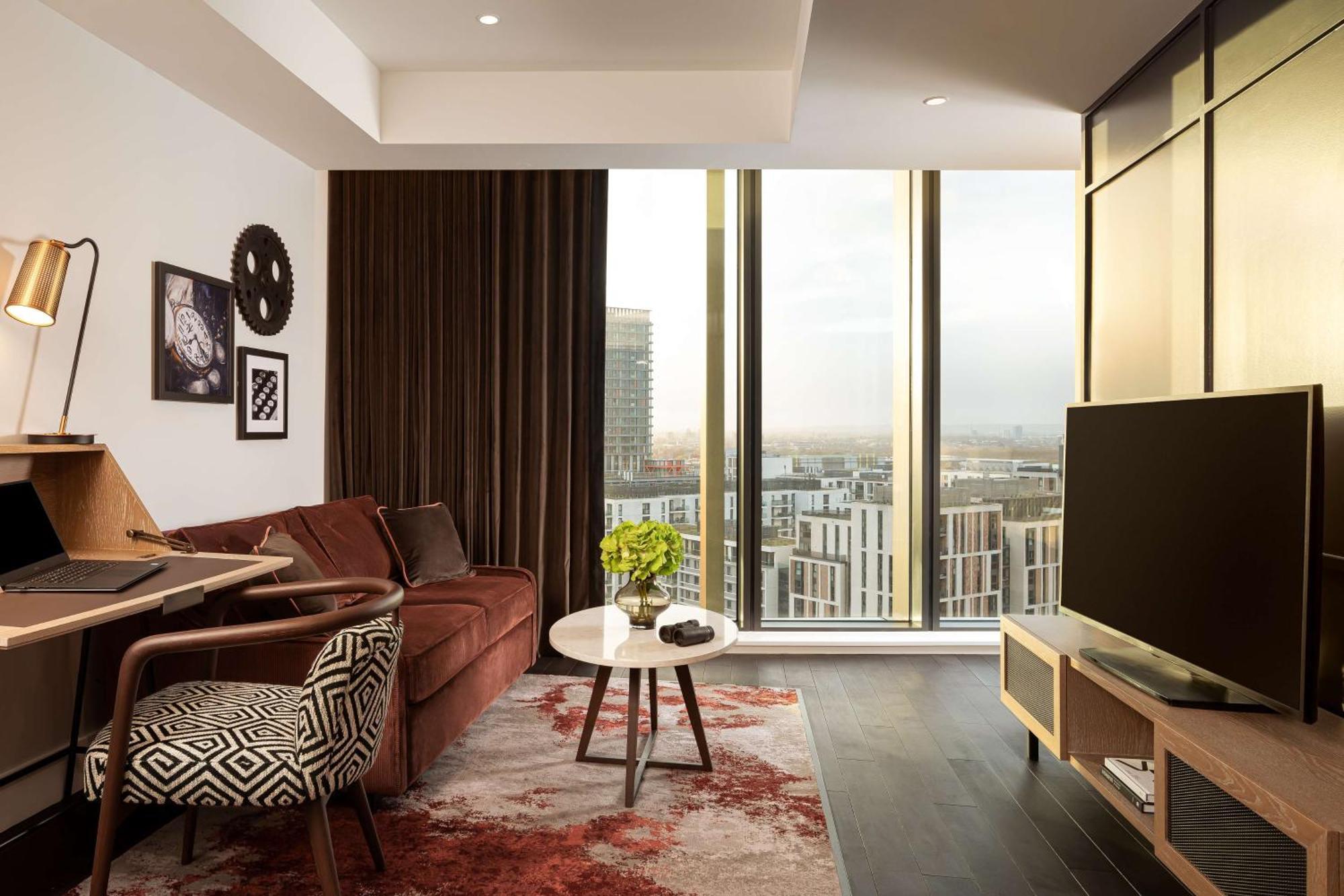 The Gantry London, Curio Collection By Hilton Londres