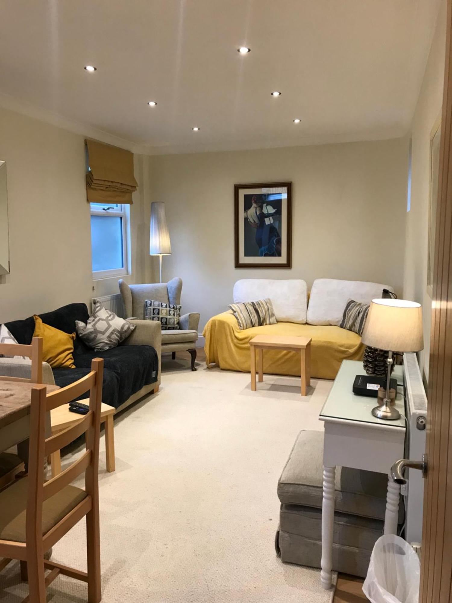 Victorian Charm: Spacious 3-bed Near Attractions Casa de férias Londres