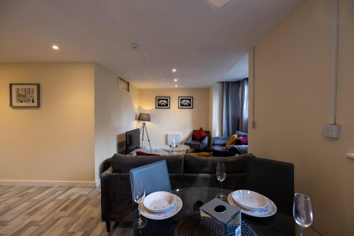 3 Bedroomflat-free Parking-wifi-parking-8people Londres
