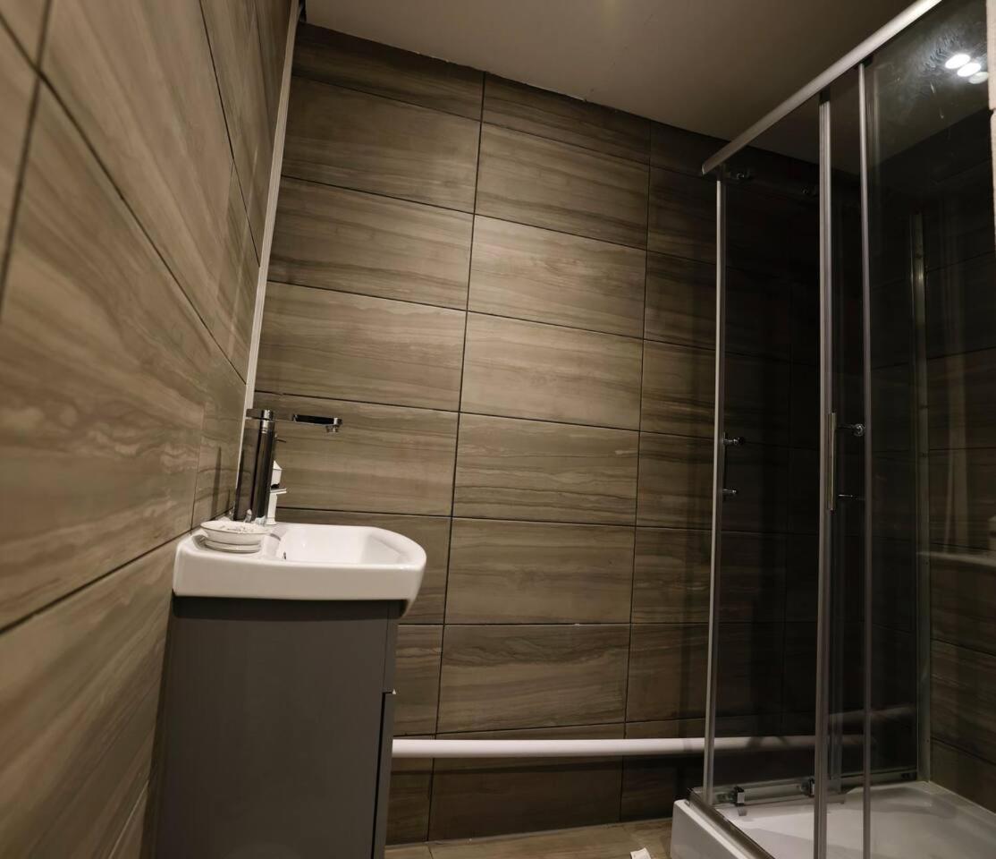 Appartement 3 Bedroomflat-free Parking-wifi-parking-8people Londres
