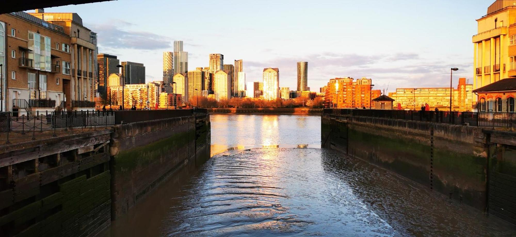 Apartamento Riverside 3br With Easy Transport 20mins To Centre Londres