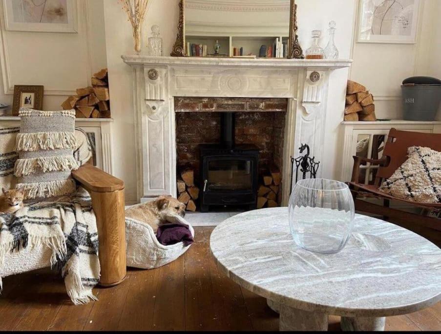 Gorgeous Grade Ii Listed Georgian House - Leafy Square Views - *