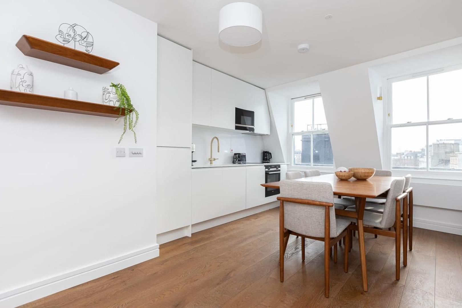 Stunning 2 Bedroom Duplex In Holborn * Londen