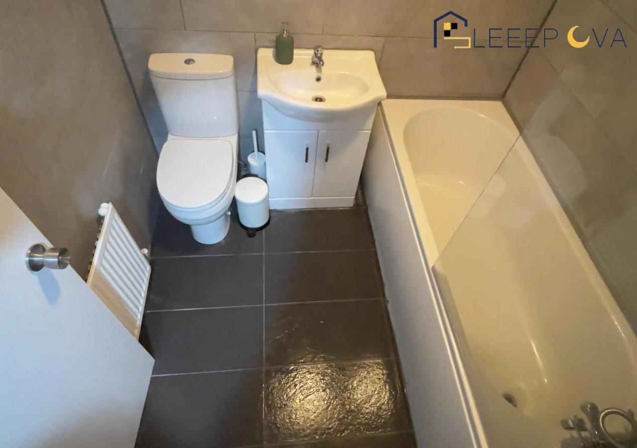 Appartement Premium Offers L Last-Minute Escape L Luxury & Spacious 2 Bedroom Flat Families Business Relocation Sleepova Short Lets & Serviced Accommodation *