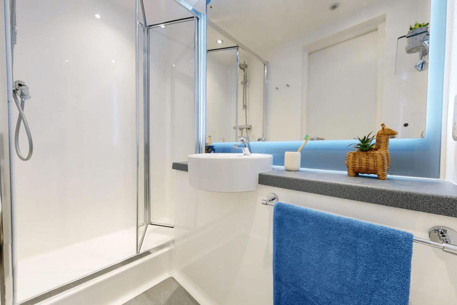 Appartement Private Bedrooms With Shared Kitchen, And At Canvas Wembley In *