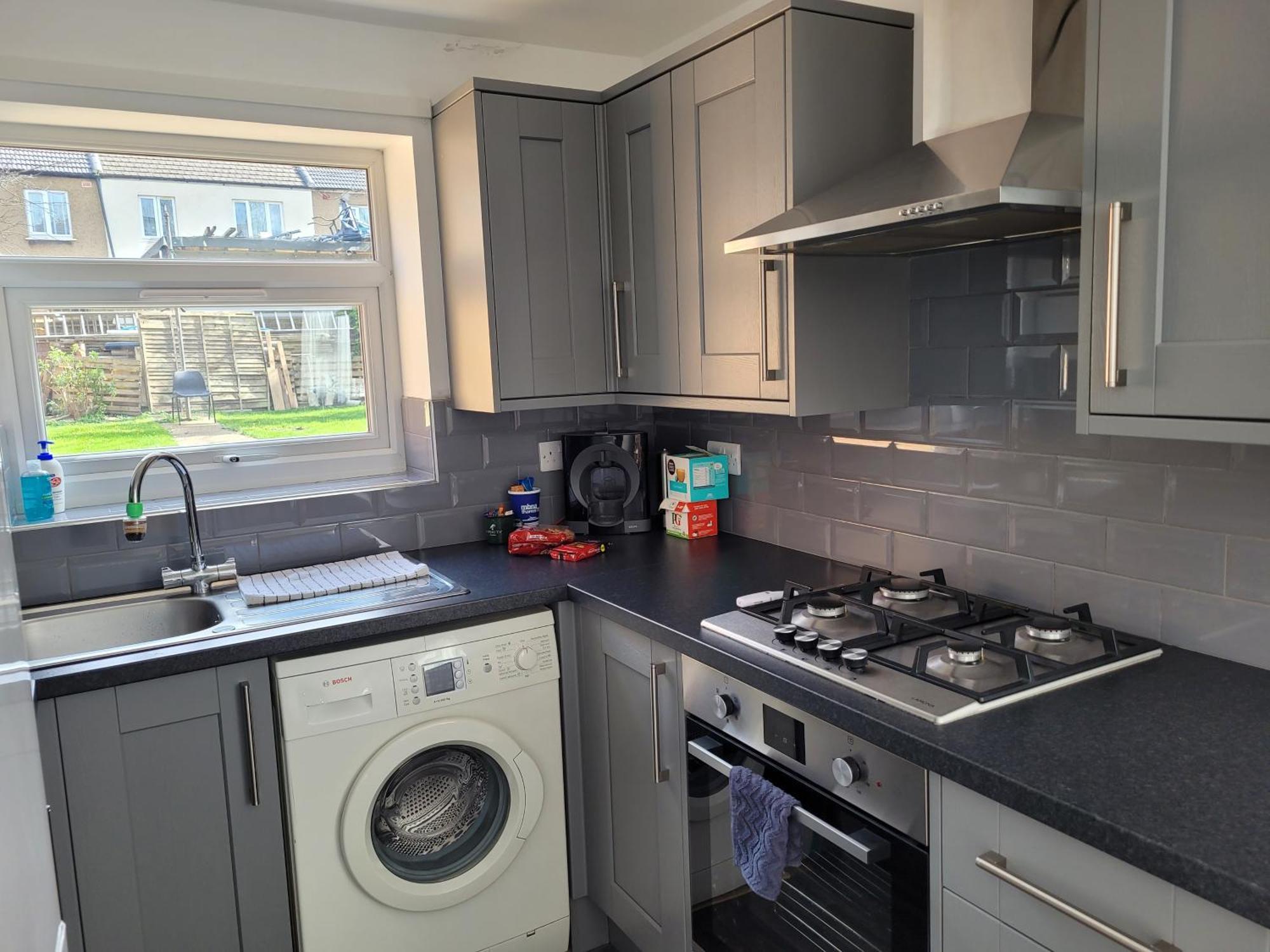 Lovely 2-bed Fully Refurbished House In Сasa de vacaciones *
