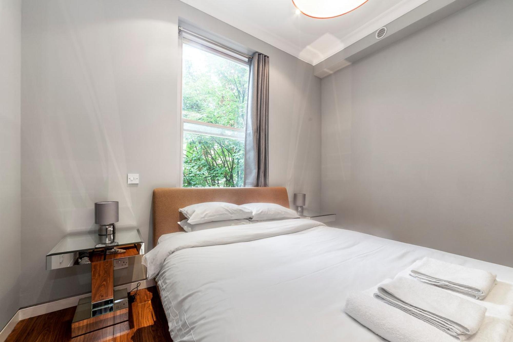 Bright & Modern 1bdr Flat Near Lakeside Road