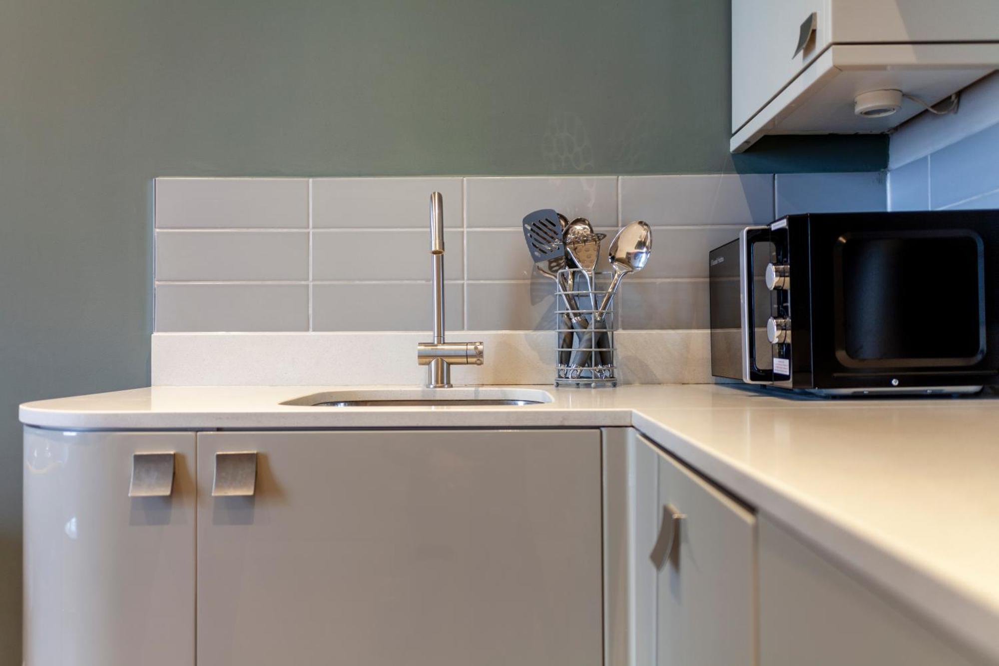 Bright & Modern 1bdr Flat Near Lakeside Road Londres