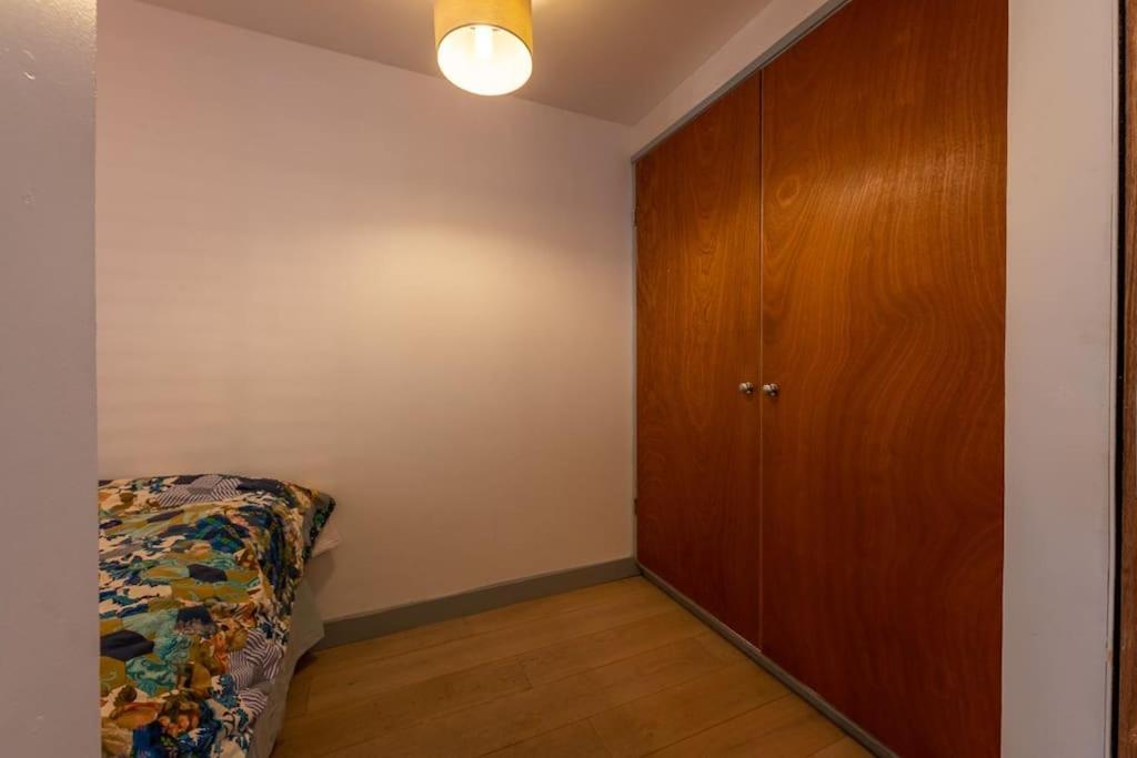 Appartement Lovely Self-contained Basement With Kitchen *