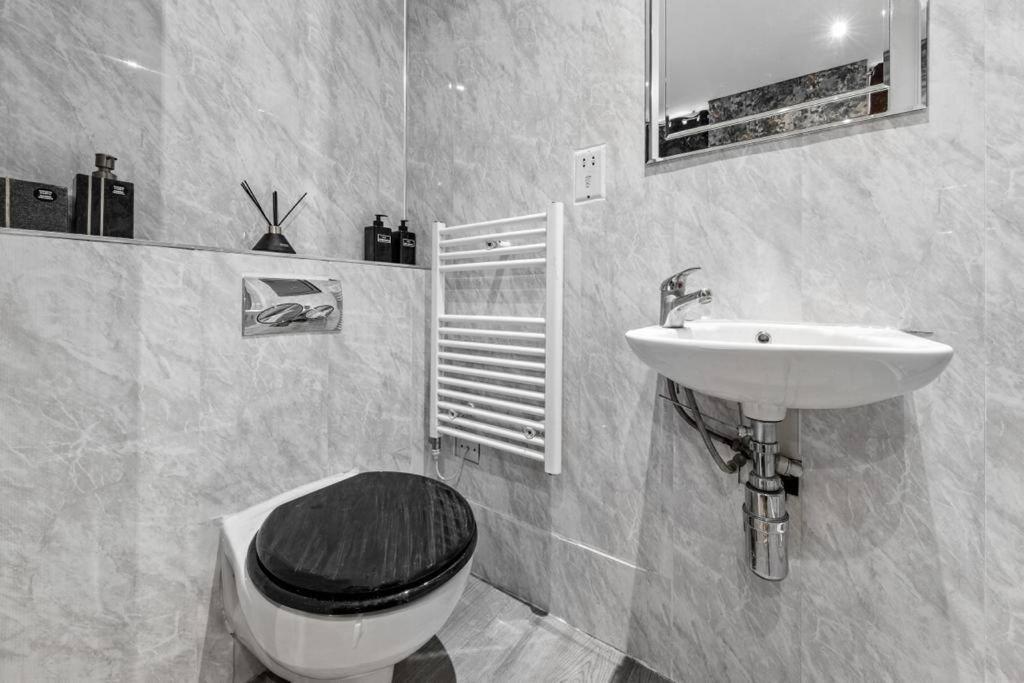 Appartement Two Bedroom Flat Right Opposite To Harrods Kb15