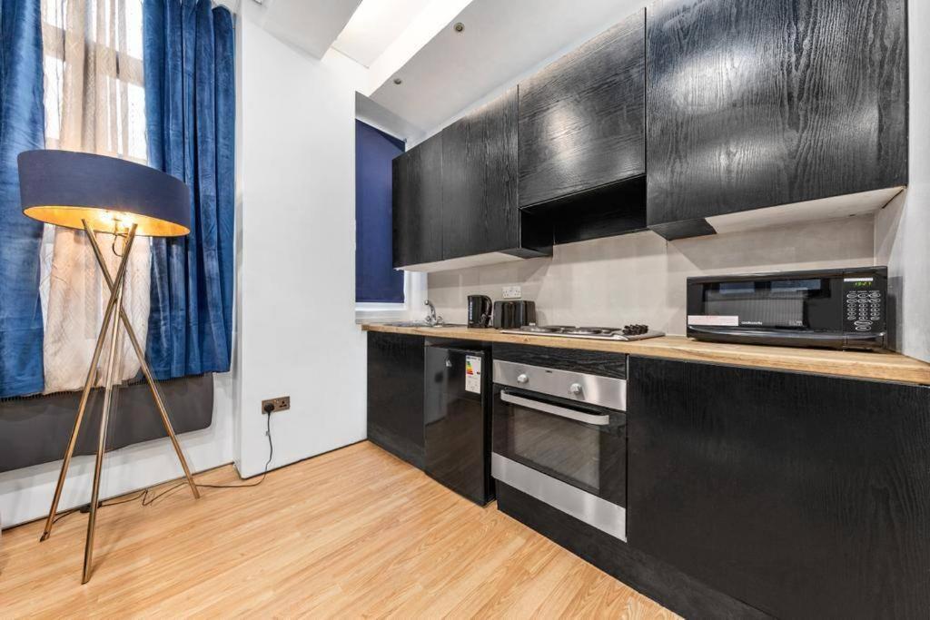 Appartement Two Bedroom Flat Right Opposite To Harrods Kb15 Londen