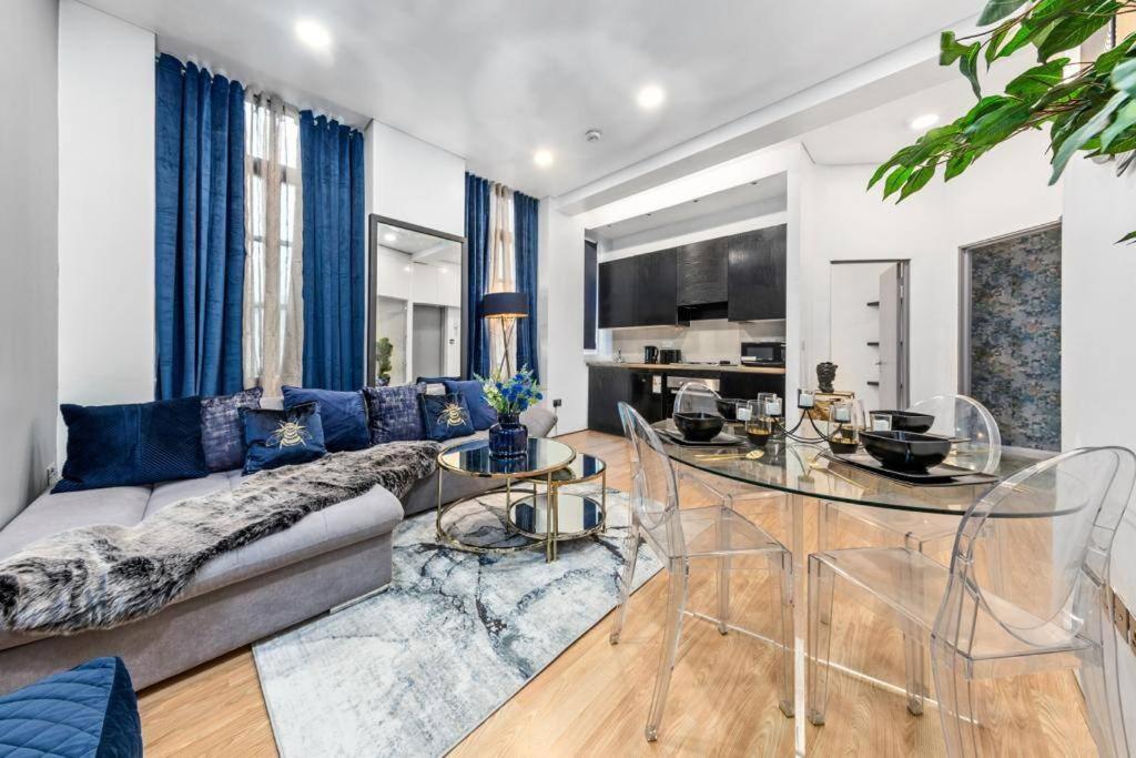 Two Bedroom Flat Right Opposite To Harrods Kb15 Londen
