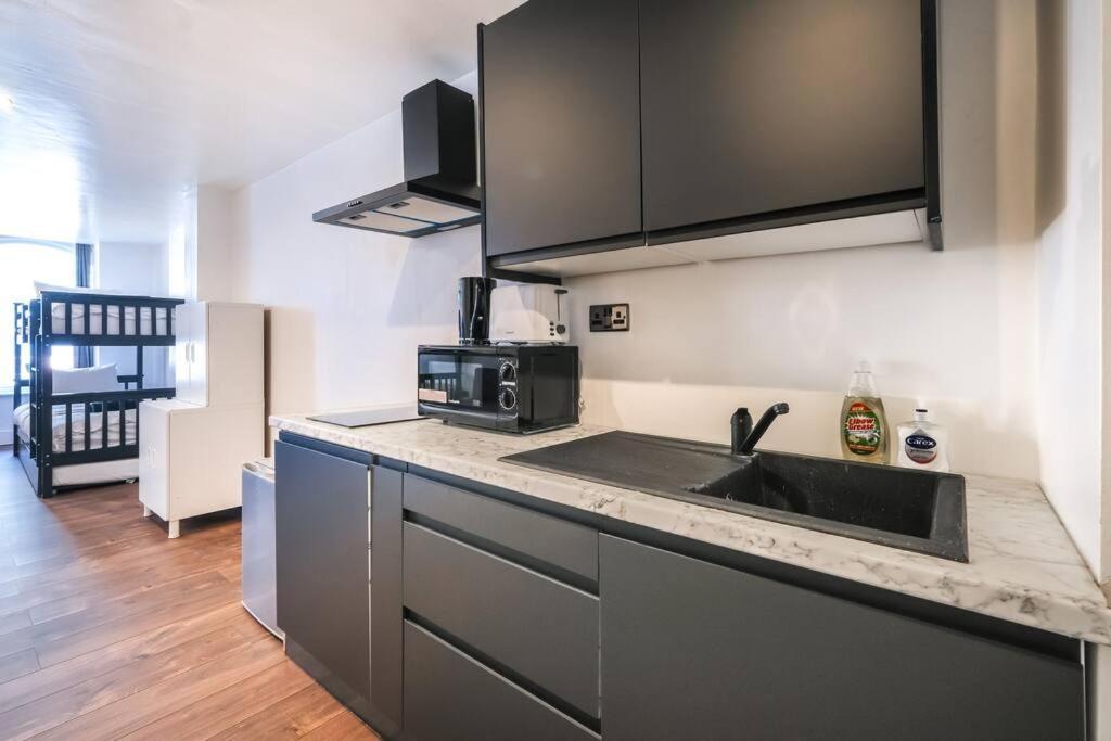 Piccadilly Wonderland Sleep 8 Vra Apartment London