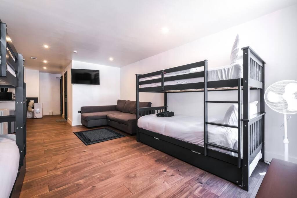 Piccadilly Wonderland Sleep 8 Vra London