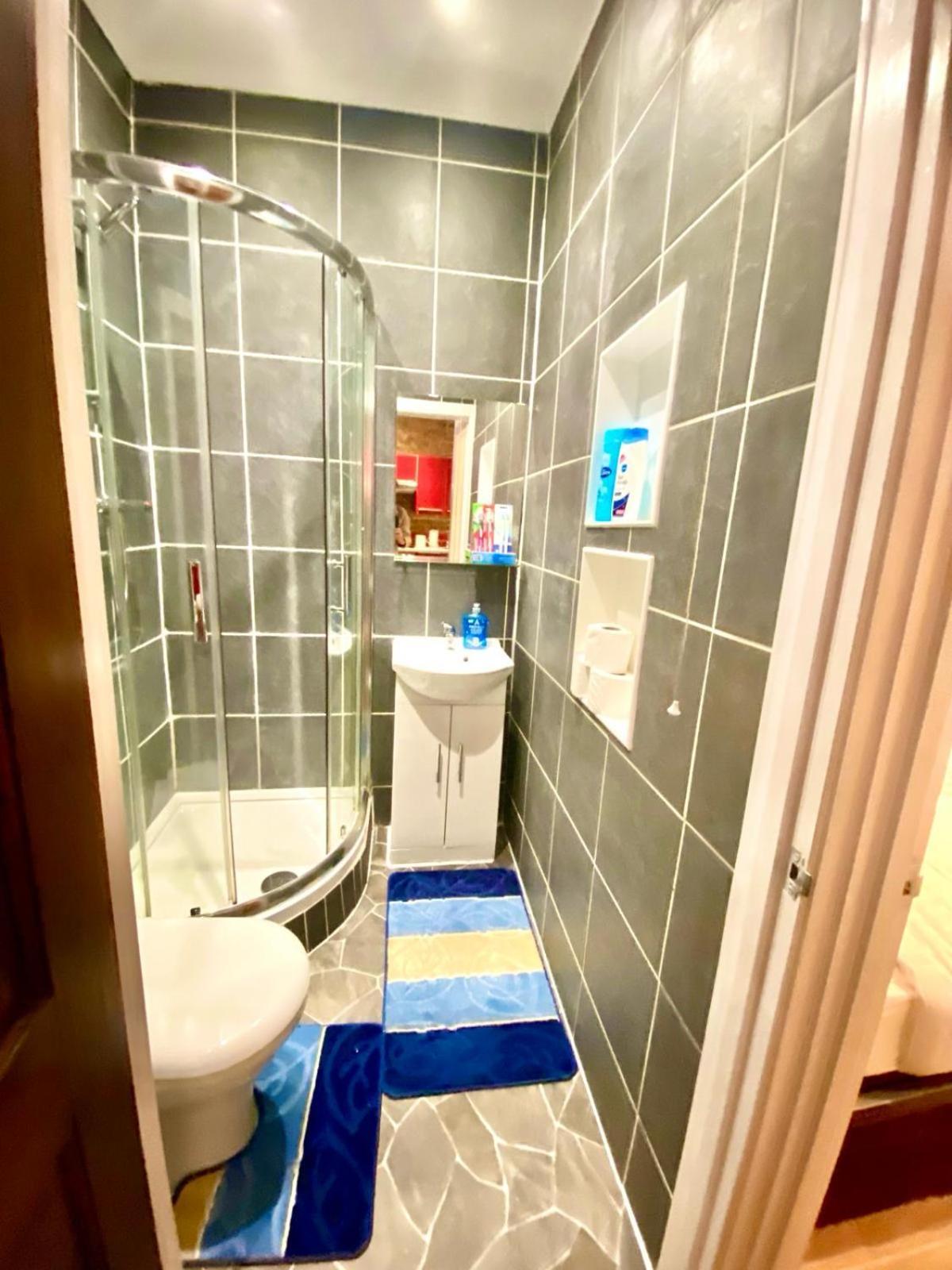 Entire One Bedroom Flat In Central *