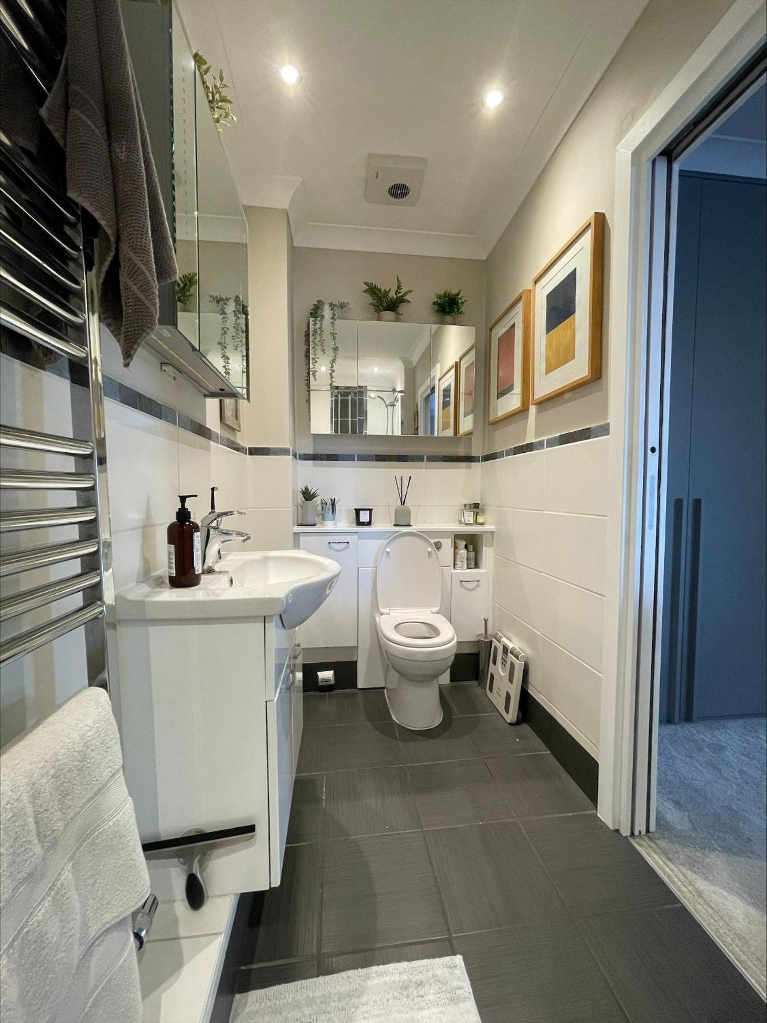 Superb Central London Riverside Flat With Balcony In Limehouse