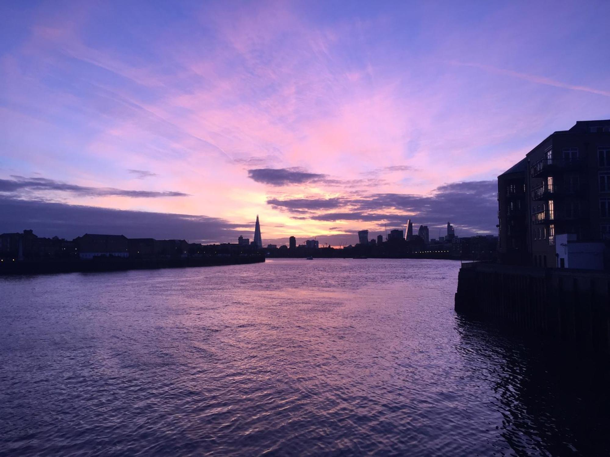Superb Central London Riverside Flat With Balcony In Limehouse London