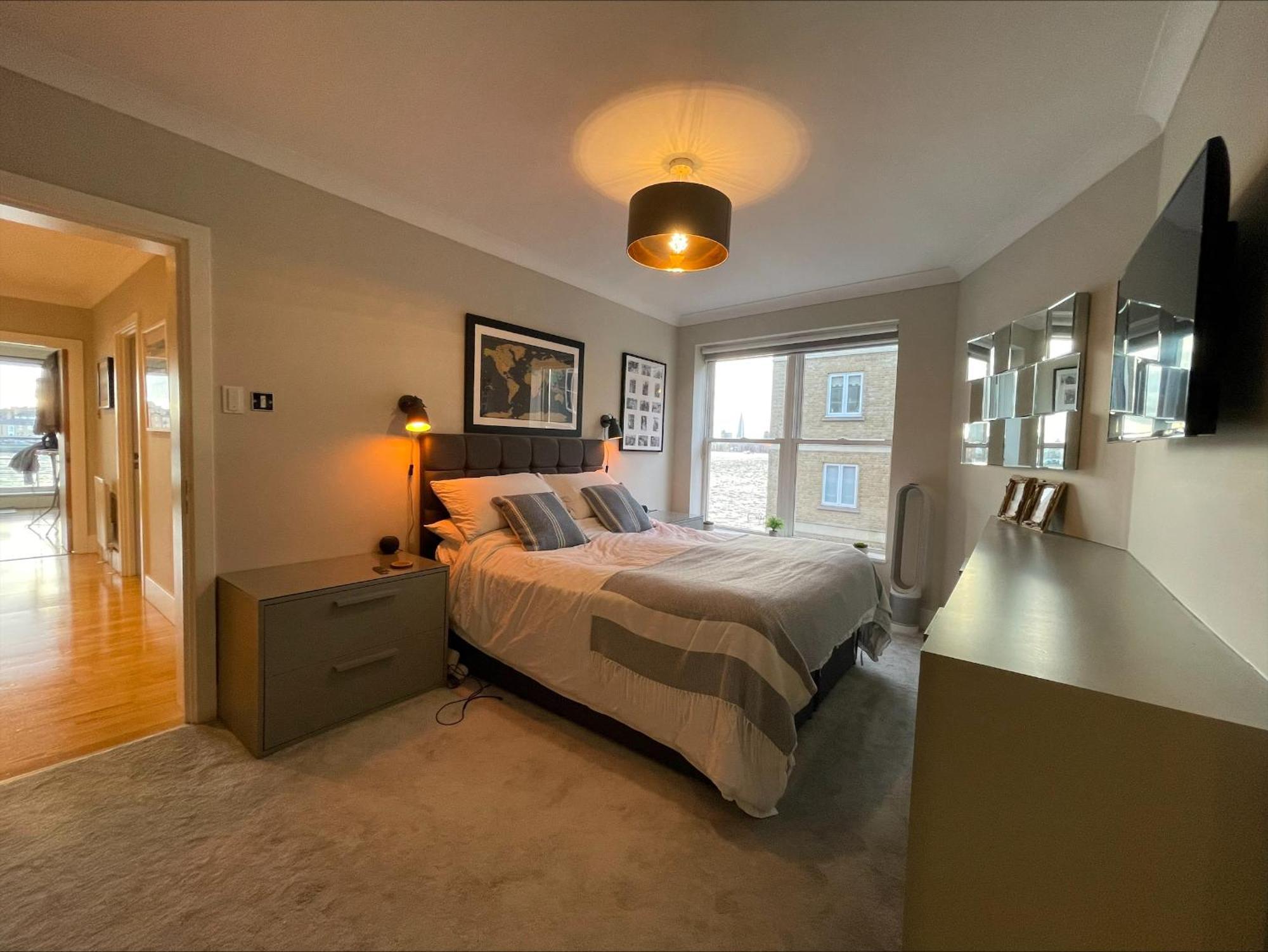 Superb Central London Riverside Flat With Balcony In Limehouse Apartment