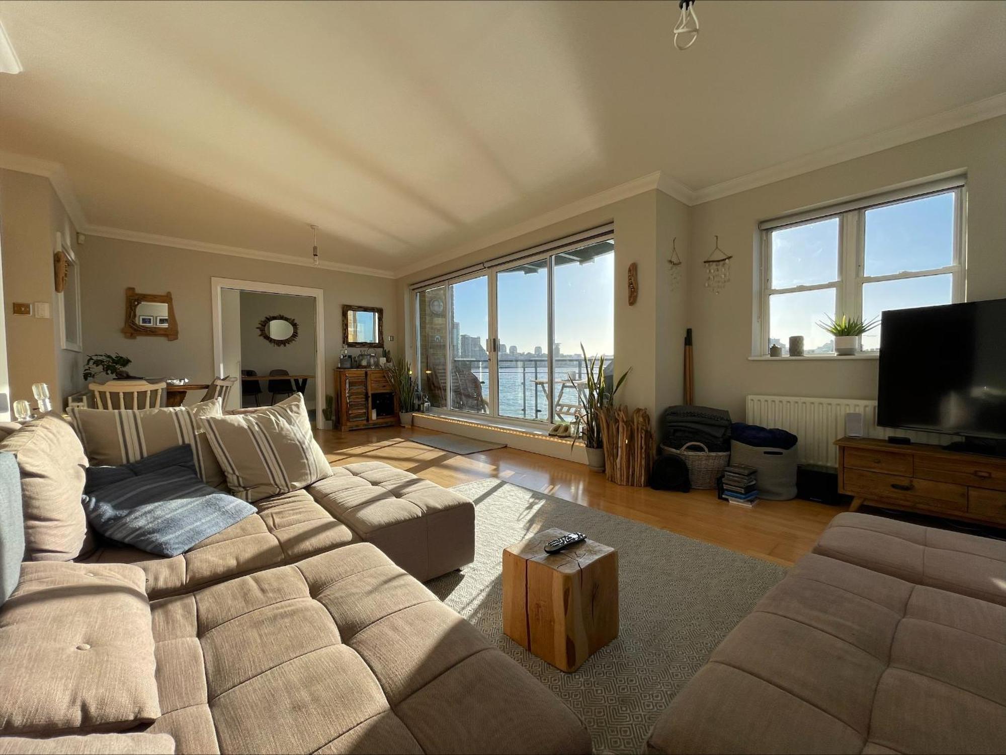 Superb Central London Riverside Flat With Balcony In Limehouse * London