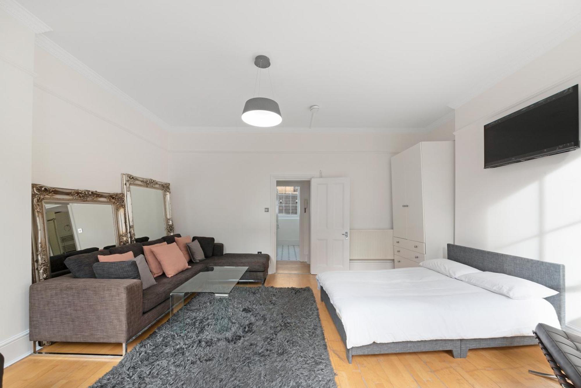 Exclusive Mayfair Apartment *