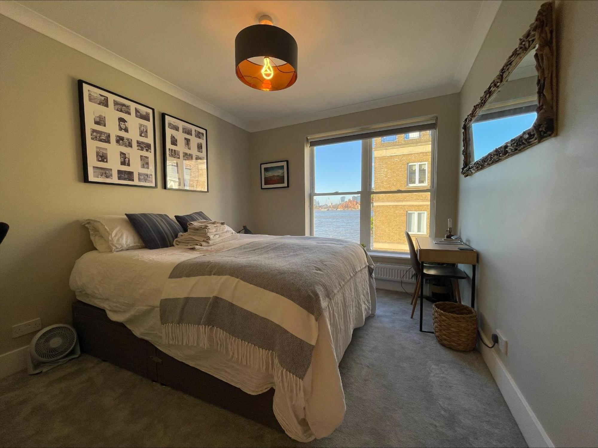Superb Central London Riverside Flat With Balcony In Limehouse * London