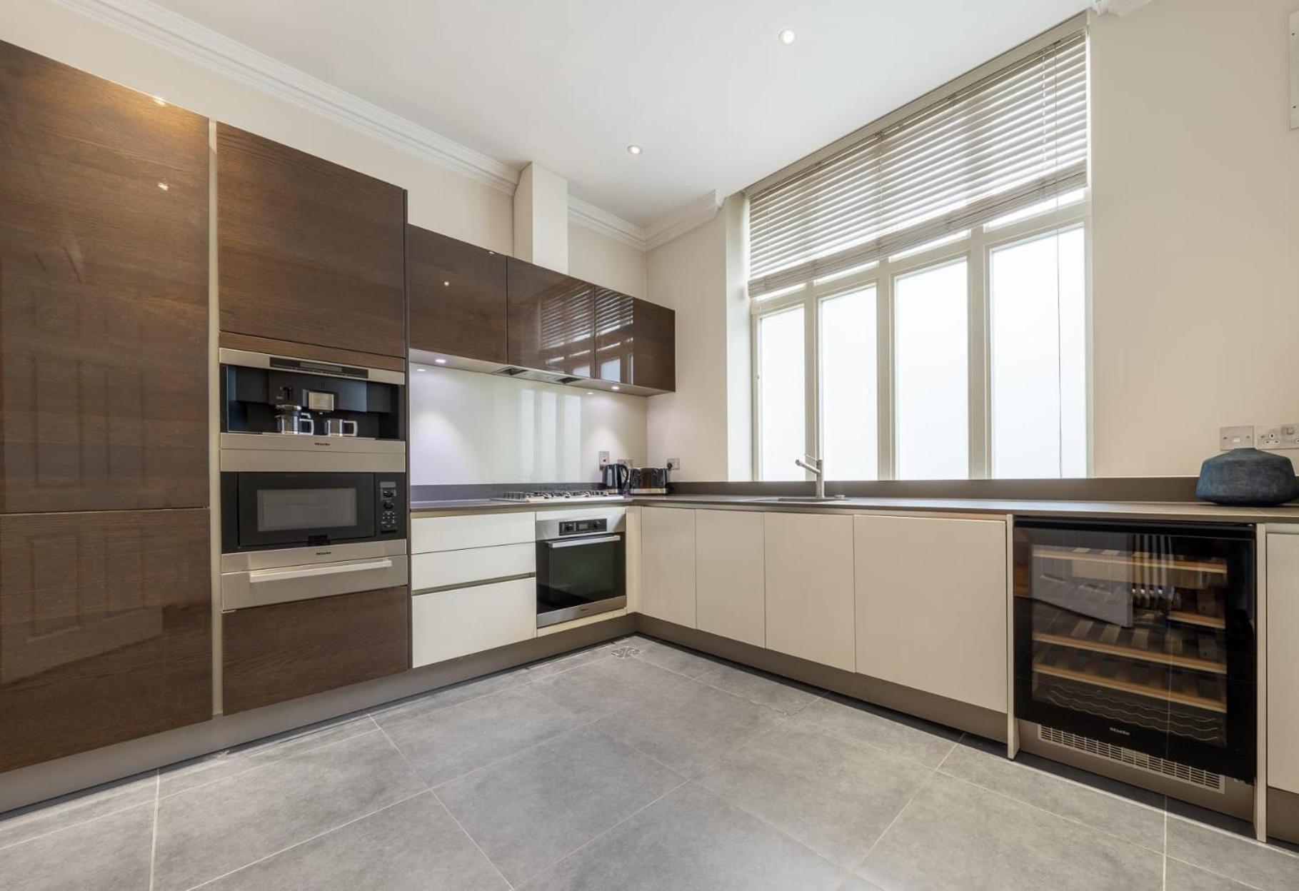 Mayfair - Exclusive Residences Apartment