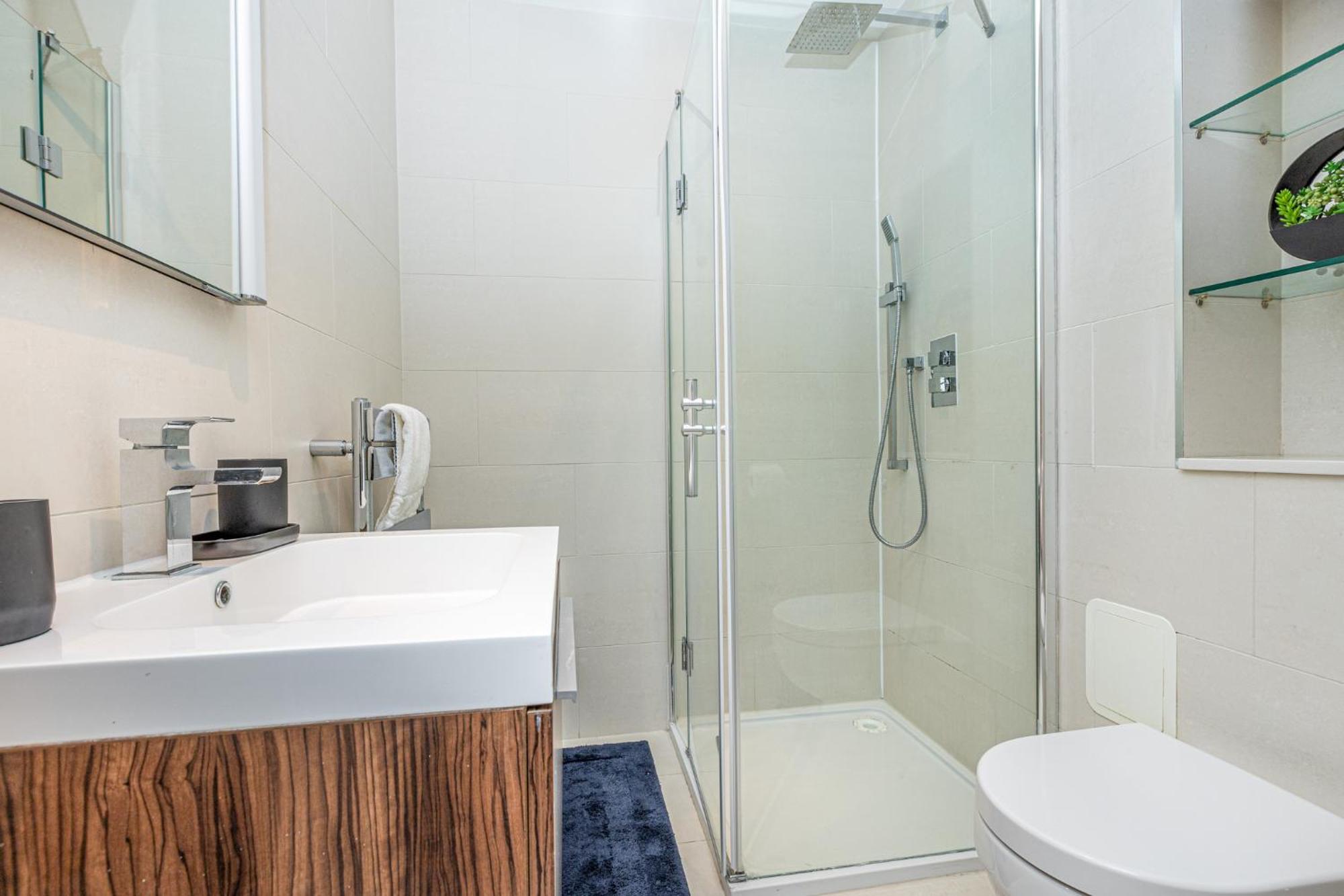 Fantastic Multilevel 3br, Vibrant Angel, 5min Tube * Londres