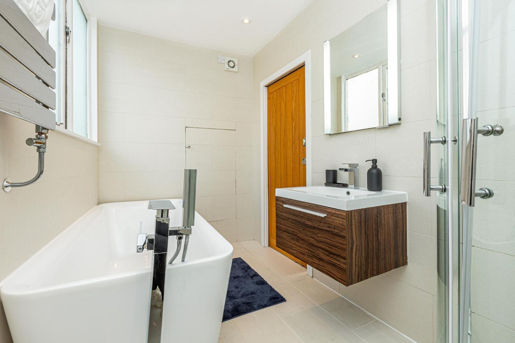 Fantastic Multilevel 3br, Vibrant Angel, 5min Tube Londres