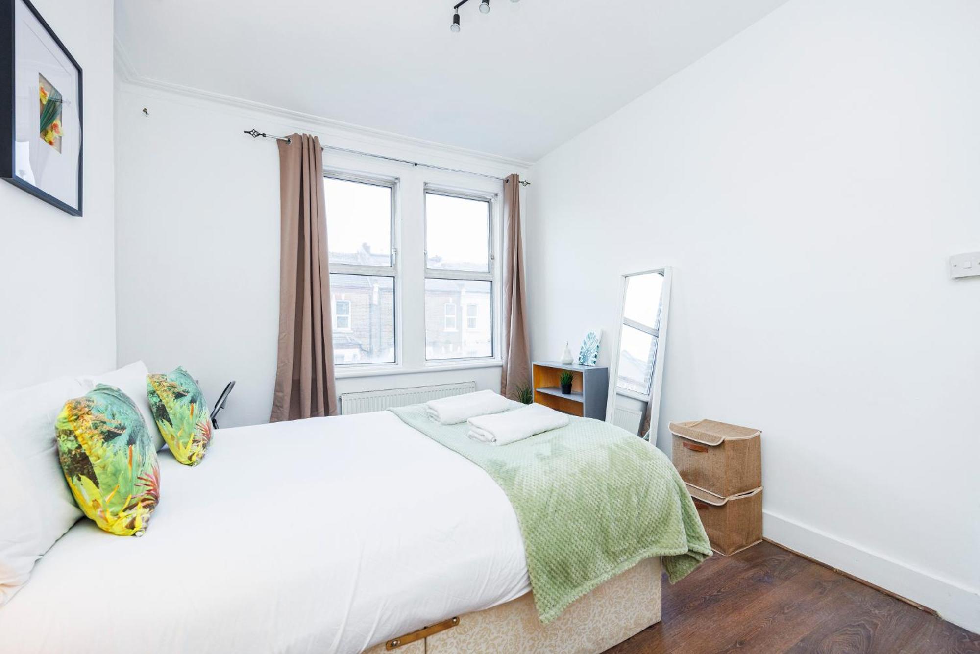 Stylish 2 Bed Near Notting Hill Apartment