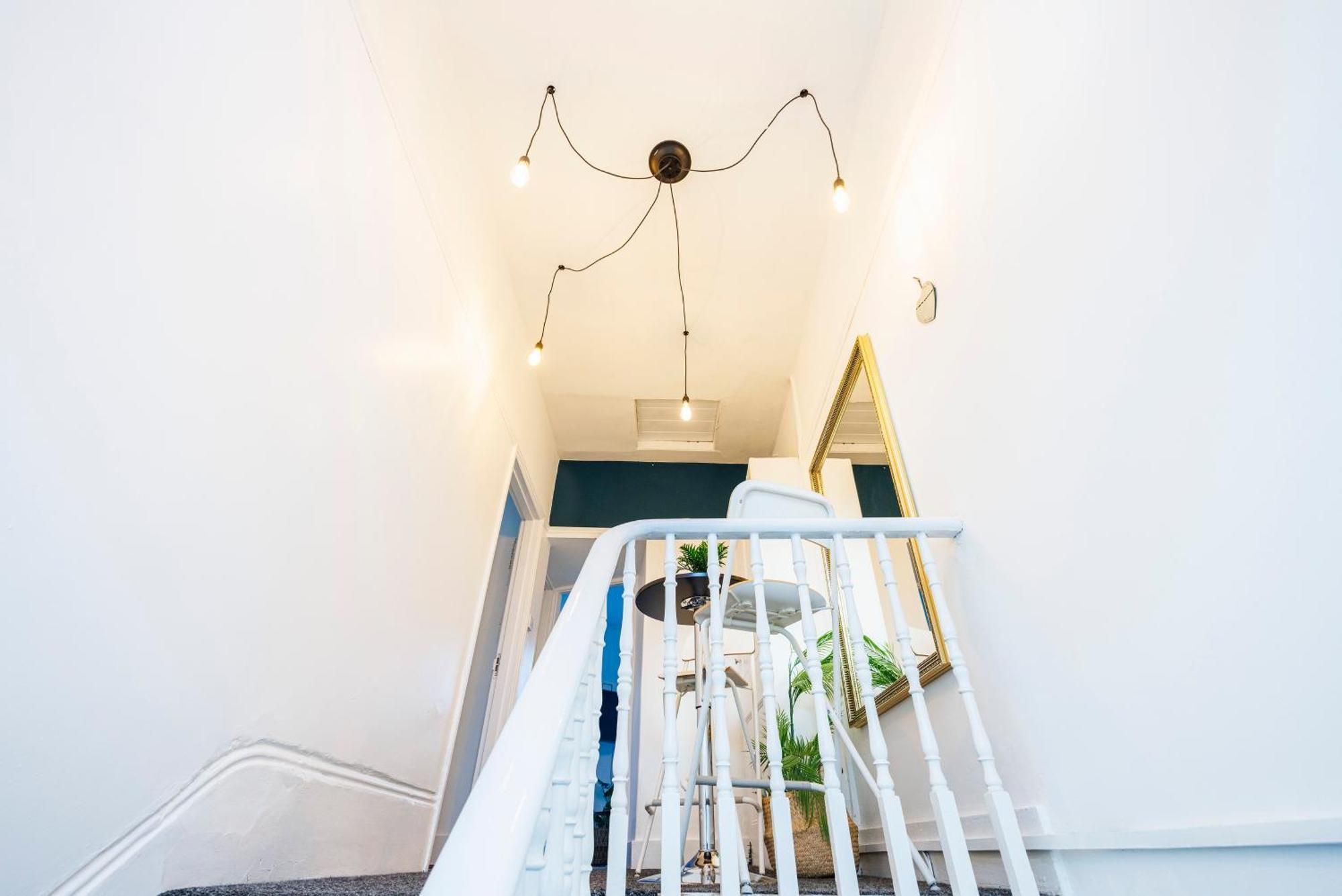 Stylish 2 Bed Near Notting Hill Apartment