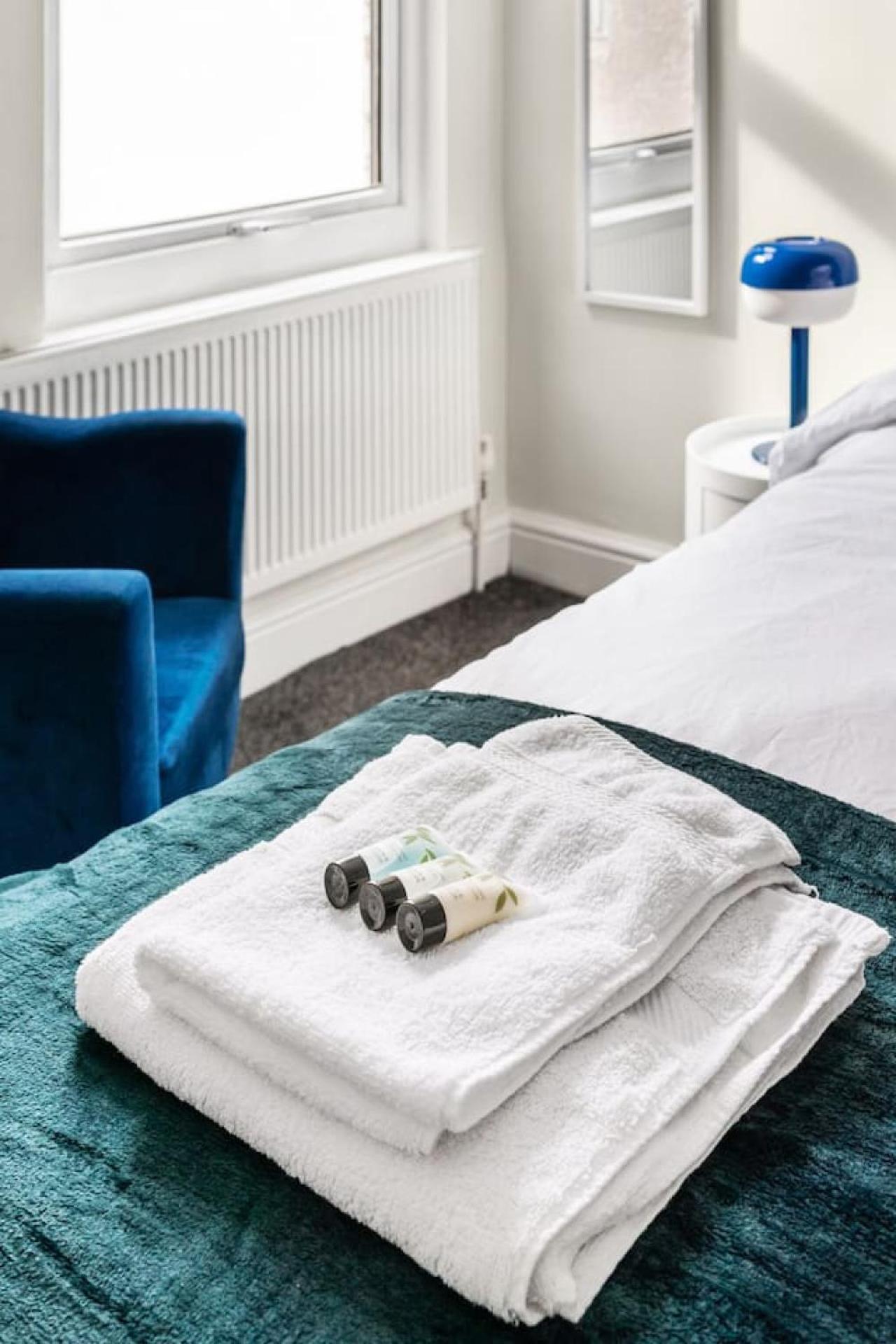 Uksas Two Bed Flat Park Front Londres