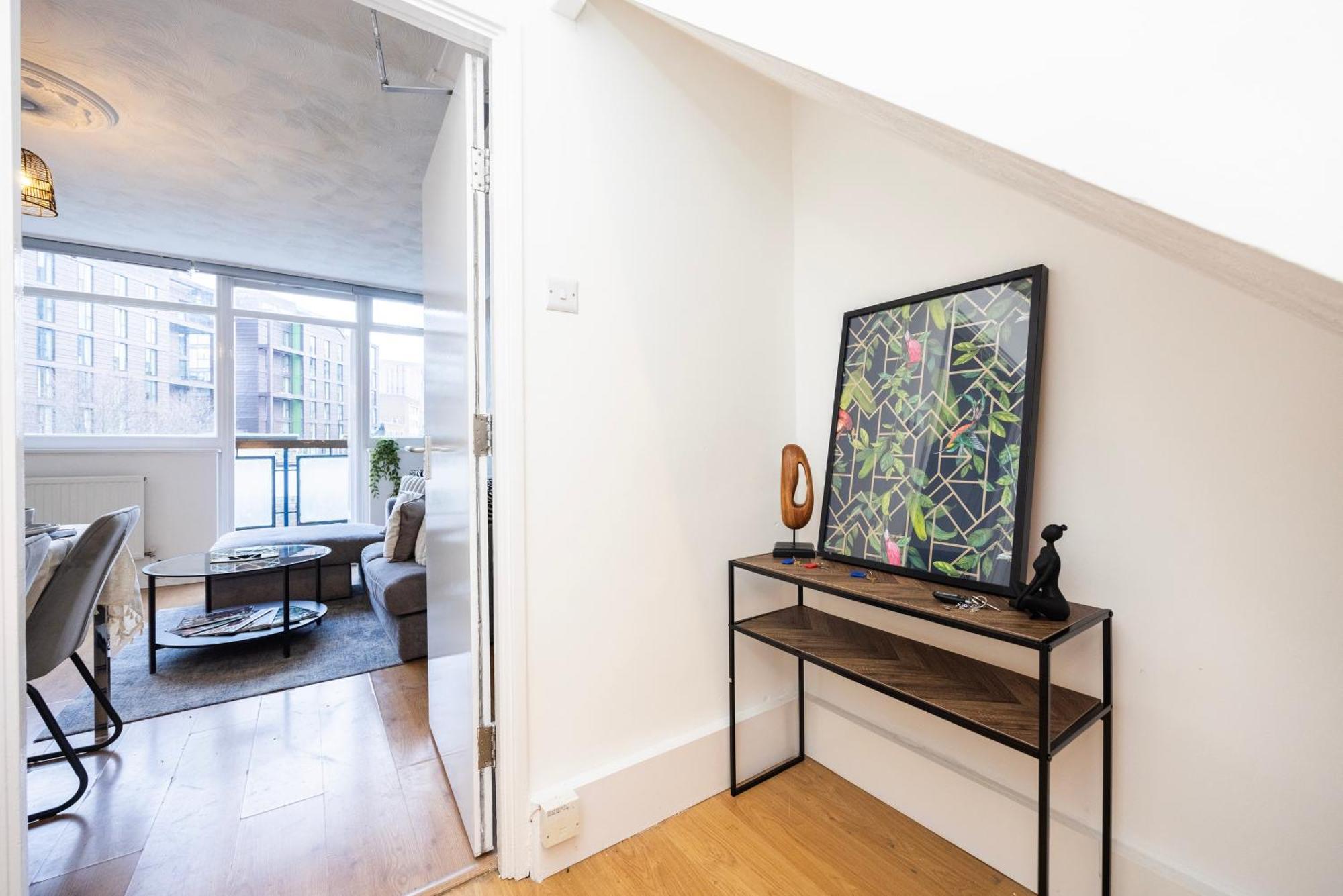 Apartment Trendy 4 Bed Near Vibrant Shoreditch W Balcony And Walking Distance To Tube London