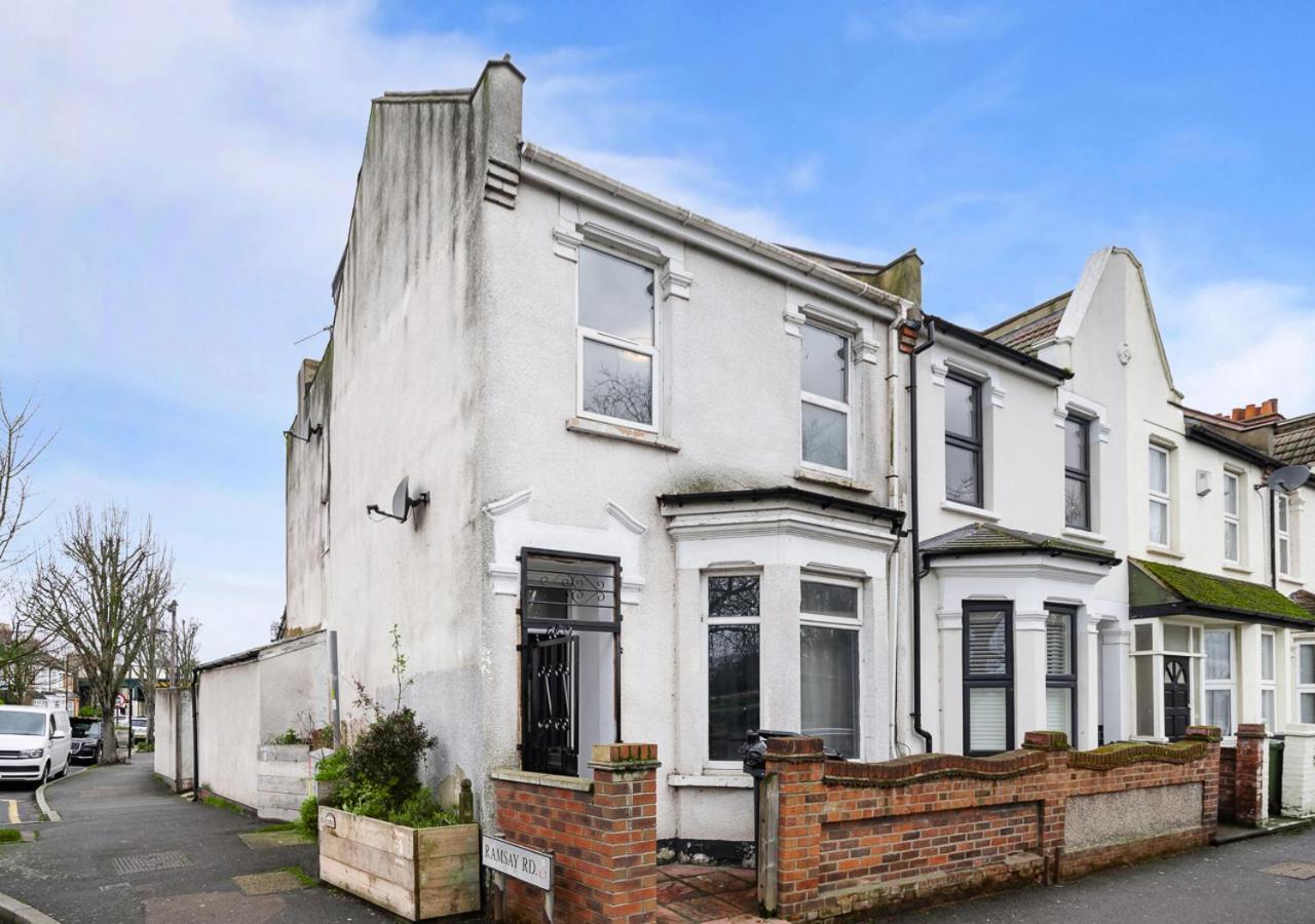 Uksas Two Bed Flat Park Front