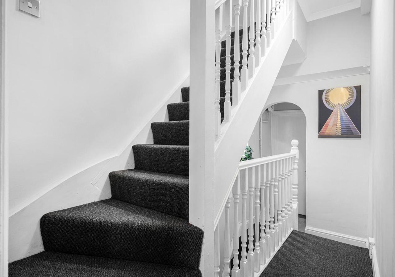 Uksas Two Bed Flat Park Front Apartamento *