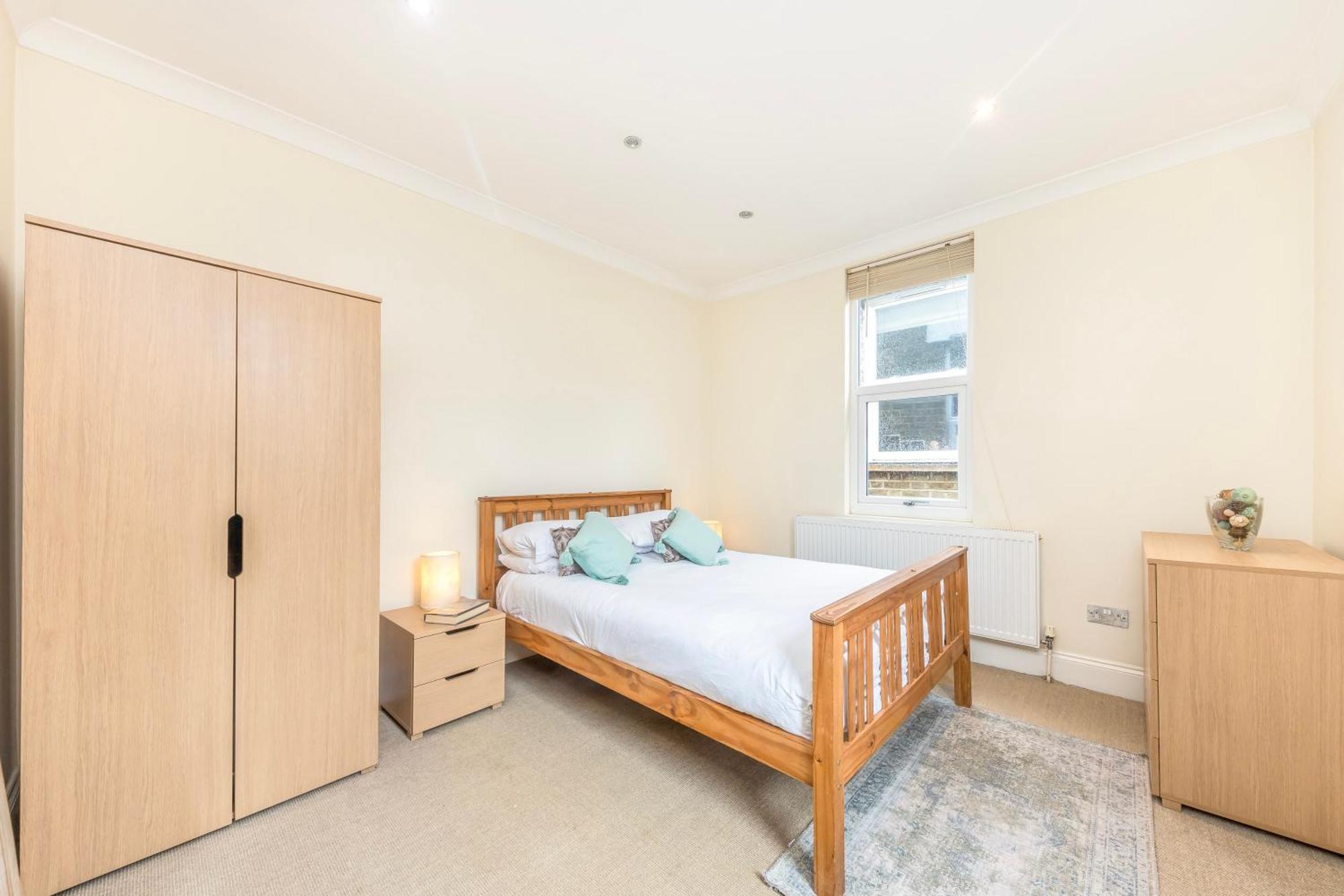 Casa de férias Victorian Charm: Spacious 3-bed Near Attractions Londres