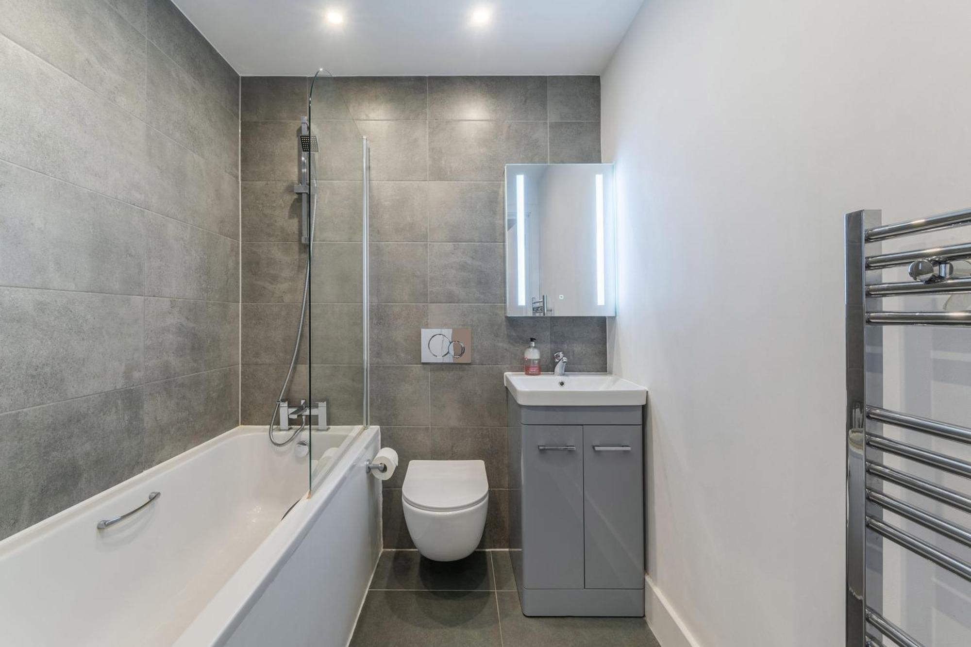 The Perfect London, With 2 Bedrooms 1 Bath - Battersea, Vauxhall And Nine Elms