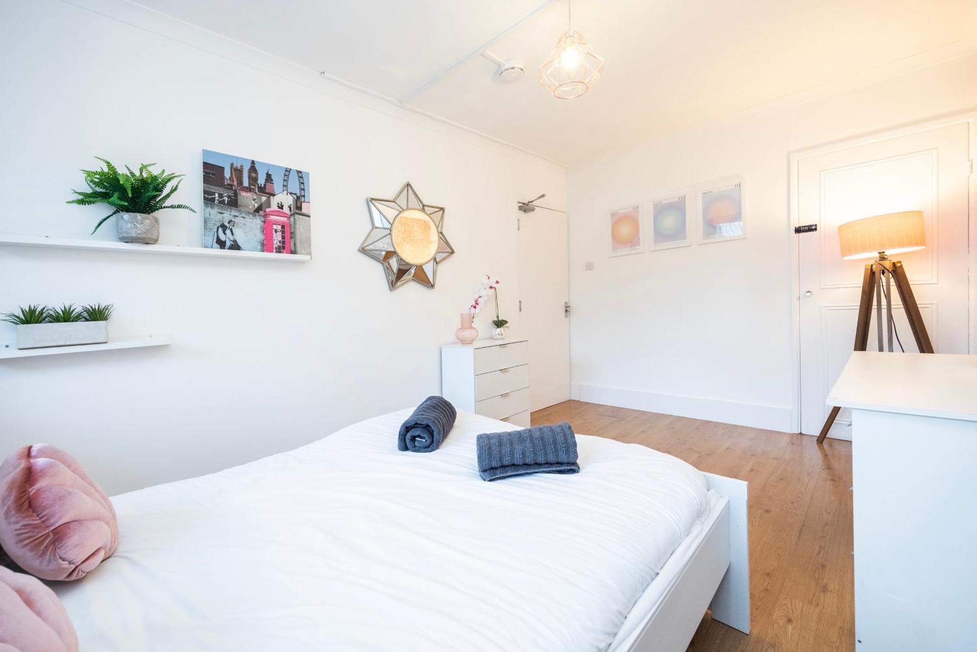 Trendy 4 Bed Near Vibrant Shoreditch W Balcony And Walking Distance To Tube *