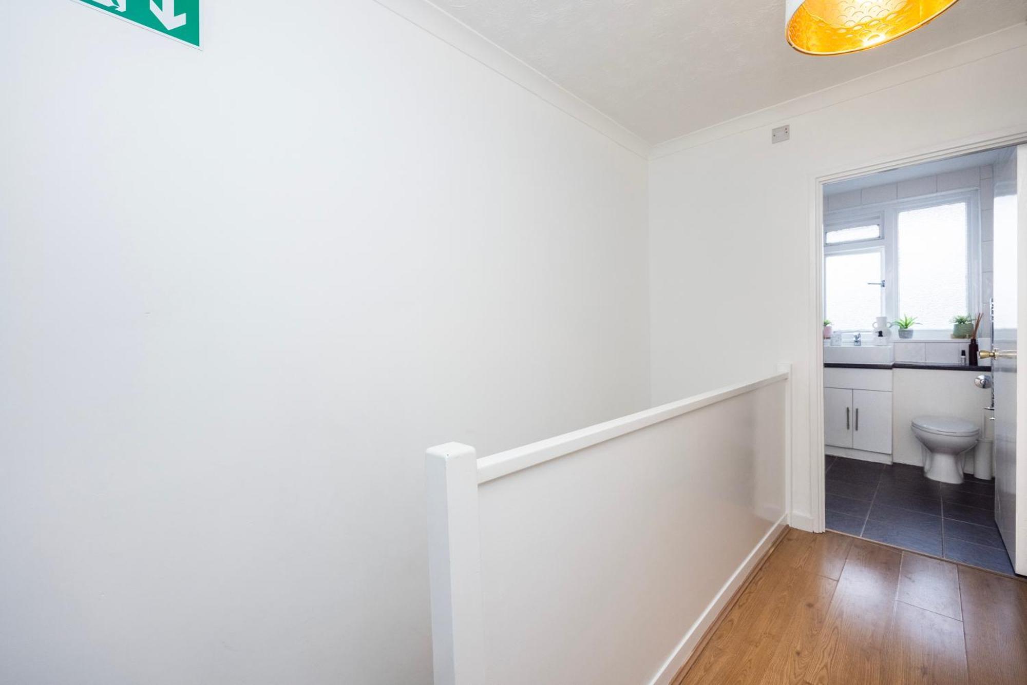 Trendy 4 Bed Near Vibrant Shoreditch W Balcony And Walking Distance To Tube