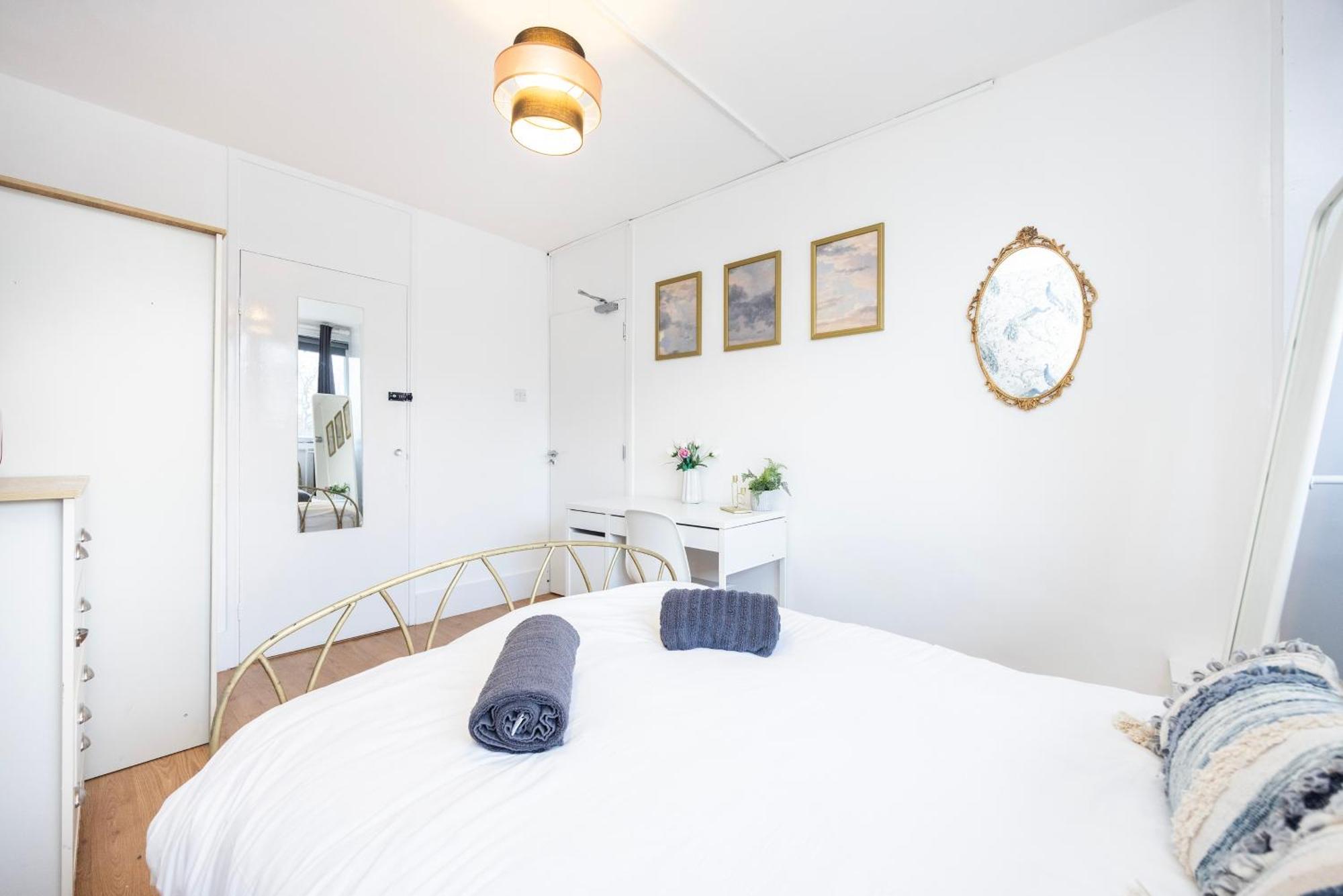 Apartment Trendy 4 Bed Near Vibrant Shoreditch W Balcony And Walking Distance To Tube