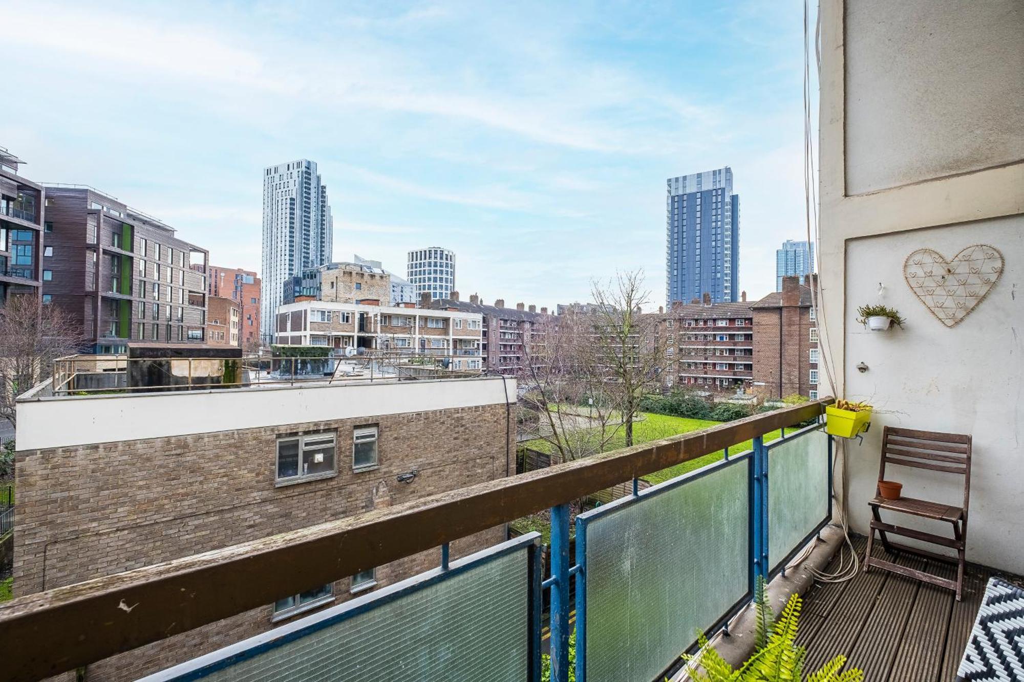 Trendy 4 Bed Near Vibrant Shoreditch W Balcony And Walking Distance To Tube Apartment