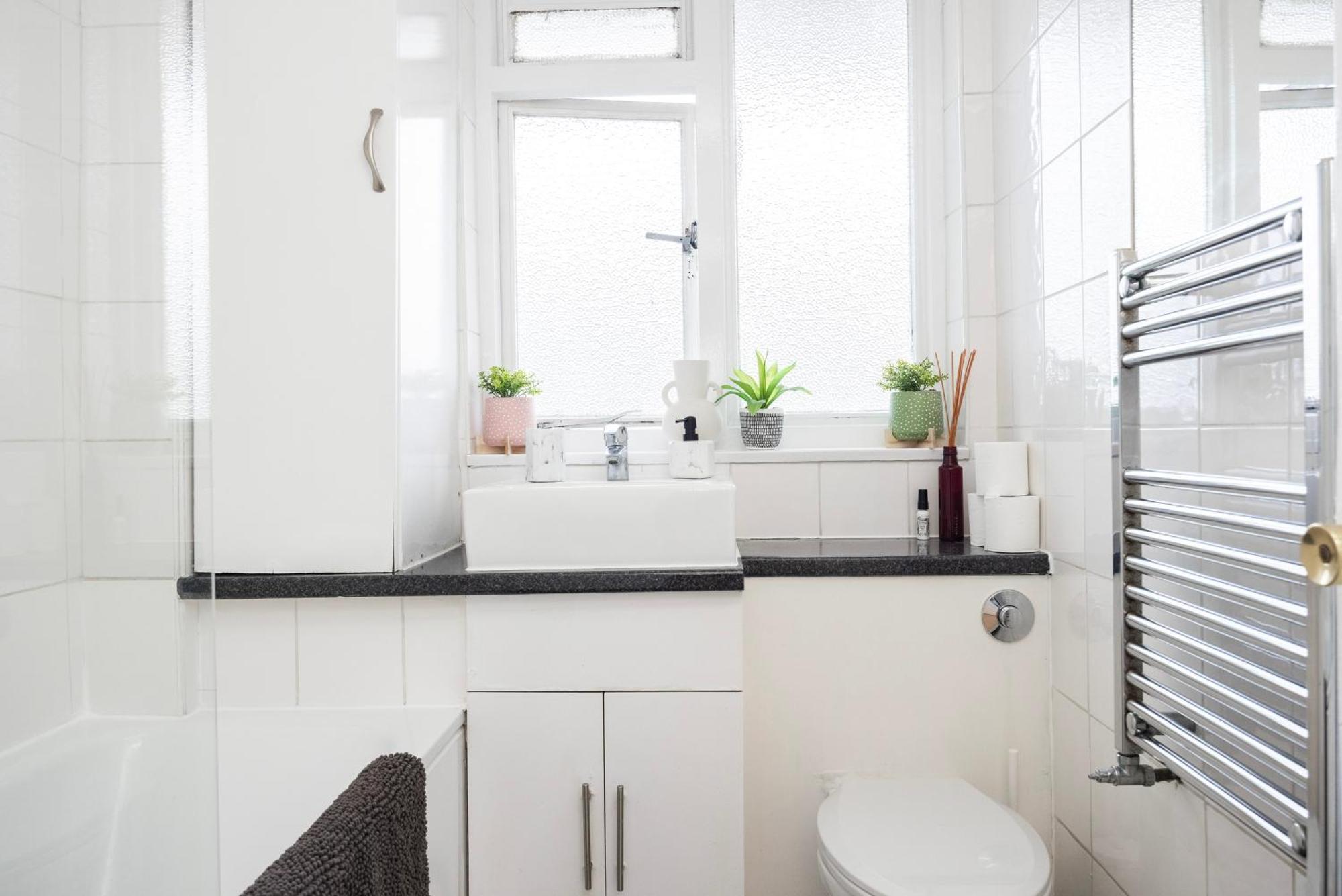 Trendy 4 Bed Near Vibrant Shoreditch W Balcony And Walking Distance To Tube