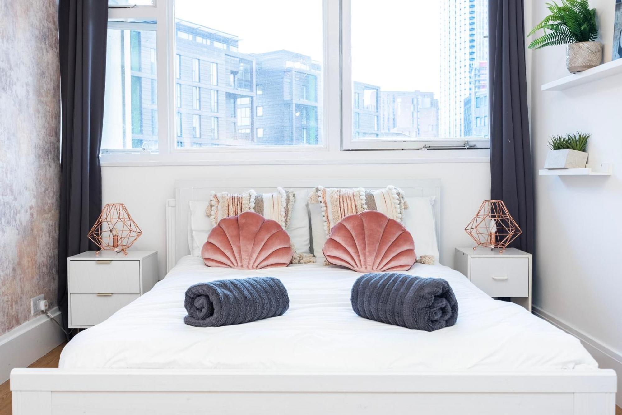 Trendy 4 Bed Near Vibrant Shoreditch W Balcony And Walking Distance To Tube Apartment