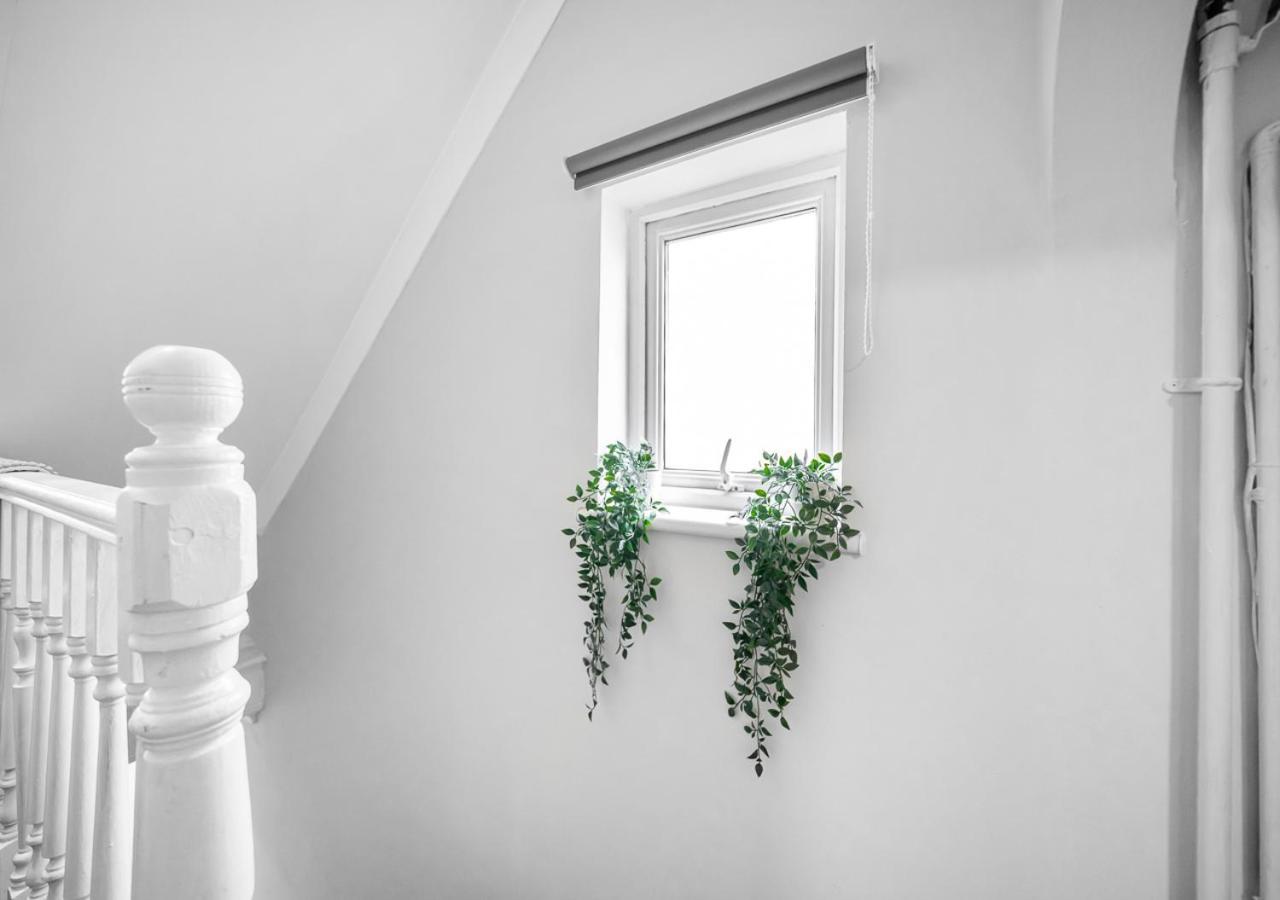 Uksas Two Bed Flat Park Front Apartamento