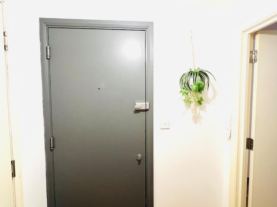 Excellent Two Bedroom Flat In Apartment