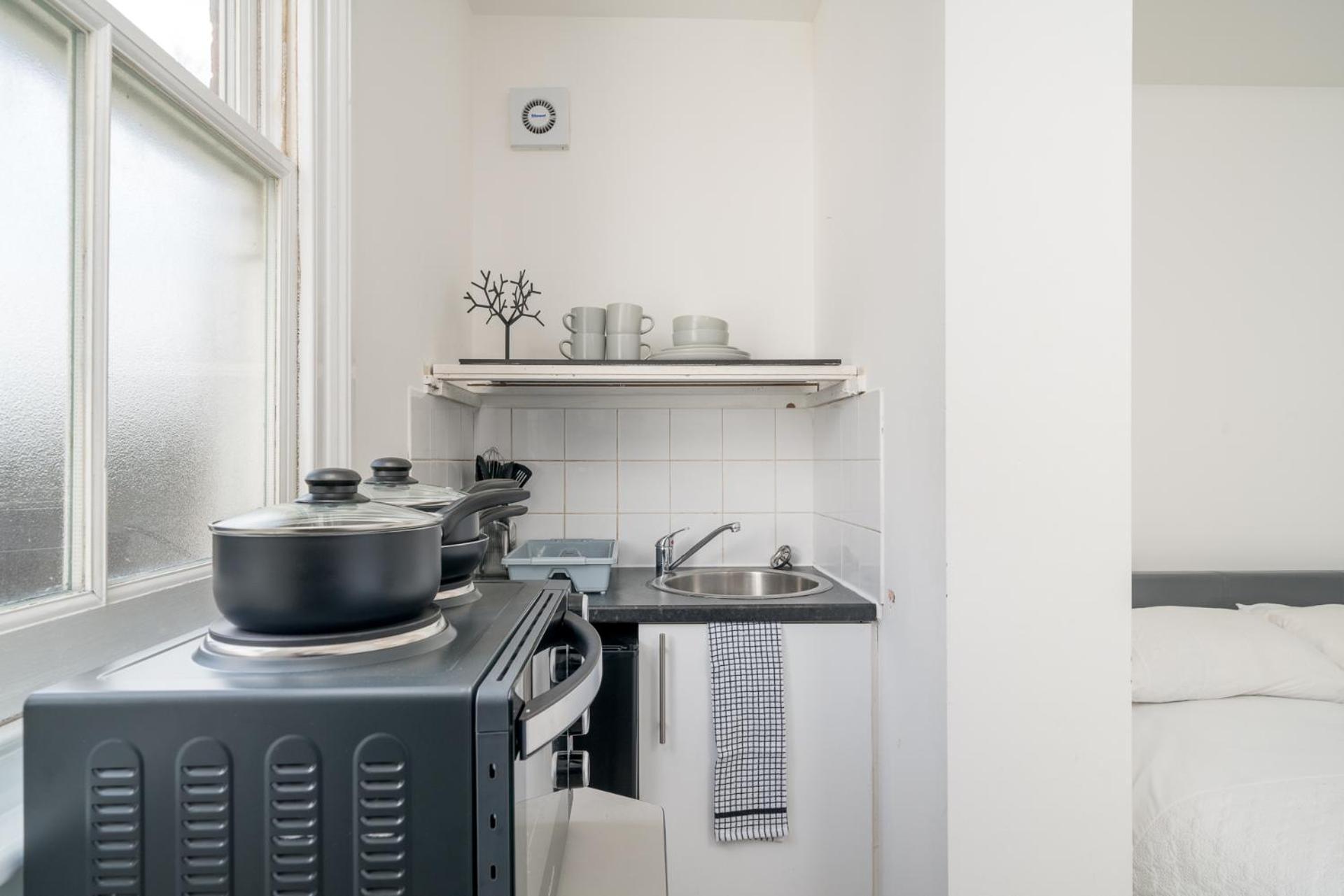 Heart Of Dalston- Trendy Compact Studio Flat