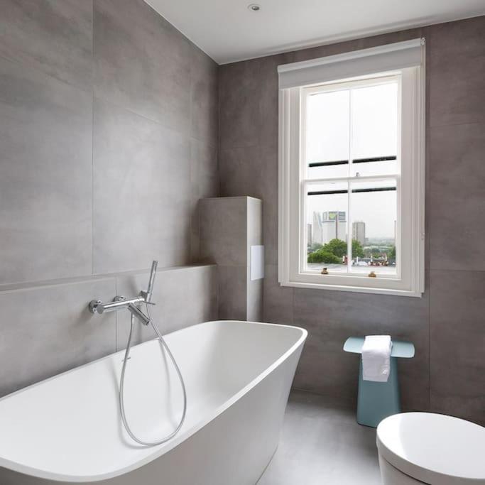 Stunning Views, Floor Flat * Londres